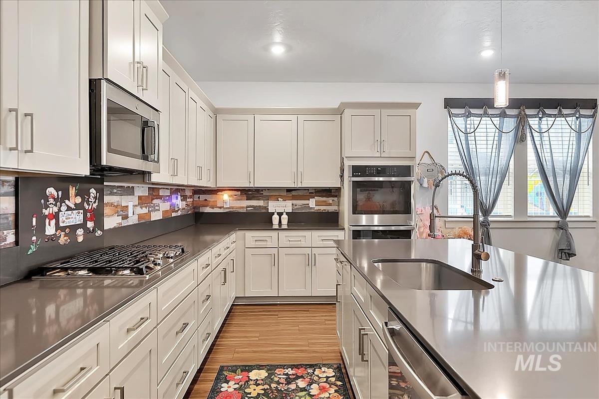 14384 Fractus Dr, Caldwell, Idaho 83607, 5 Bedrooms, 3.5 Bathrooms, Residential For Sale, Price $665,000,MLS 98997018