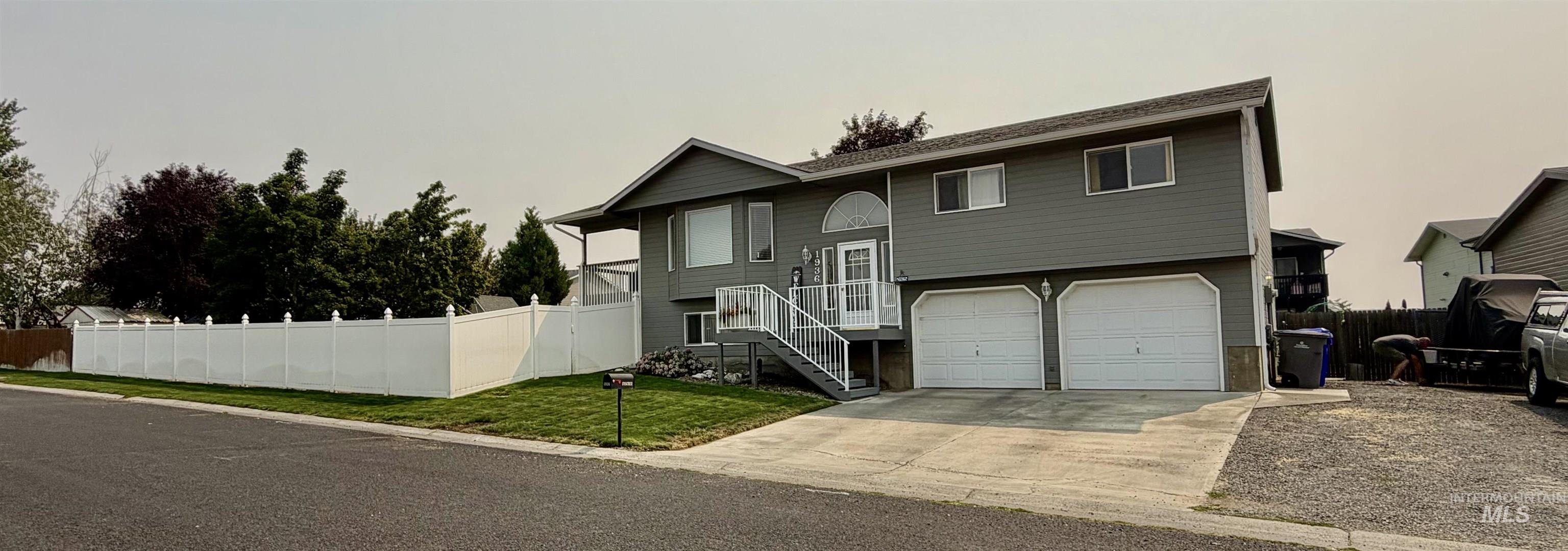 1936 Birch Ave, Lewiston, Idaho 83501, 4 Bedrooms, 5 Bathrooms, Residential For Sale, Price $494,900,MLS 98997021