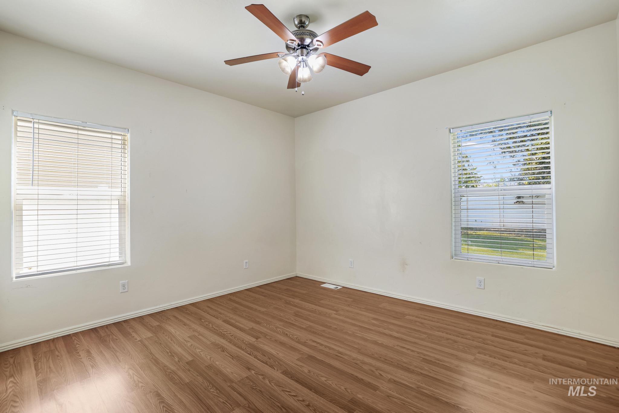 786 Parkwood Dr., Twin Falls, Idaho 83301, 4 Bedrooms, 2 Bathrooms, Residential For Sale, Price $359,900,MLS 98997028