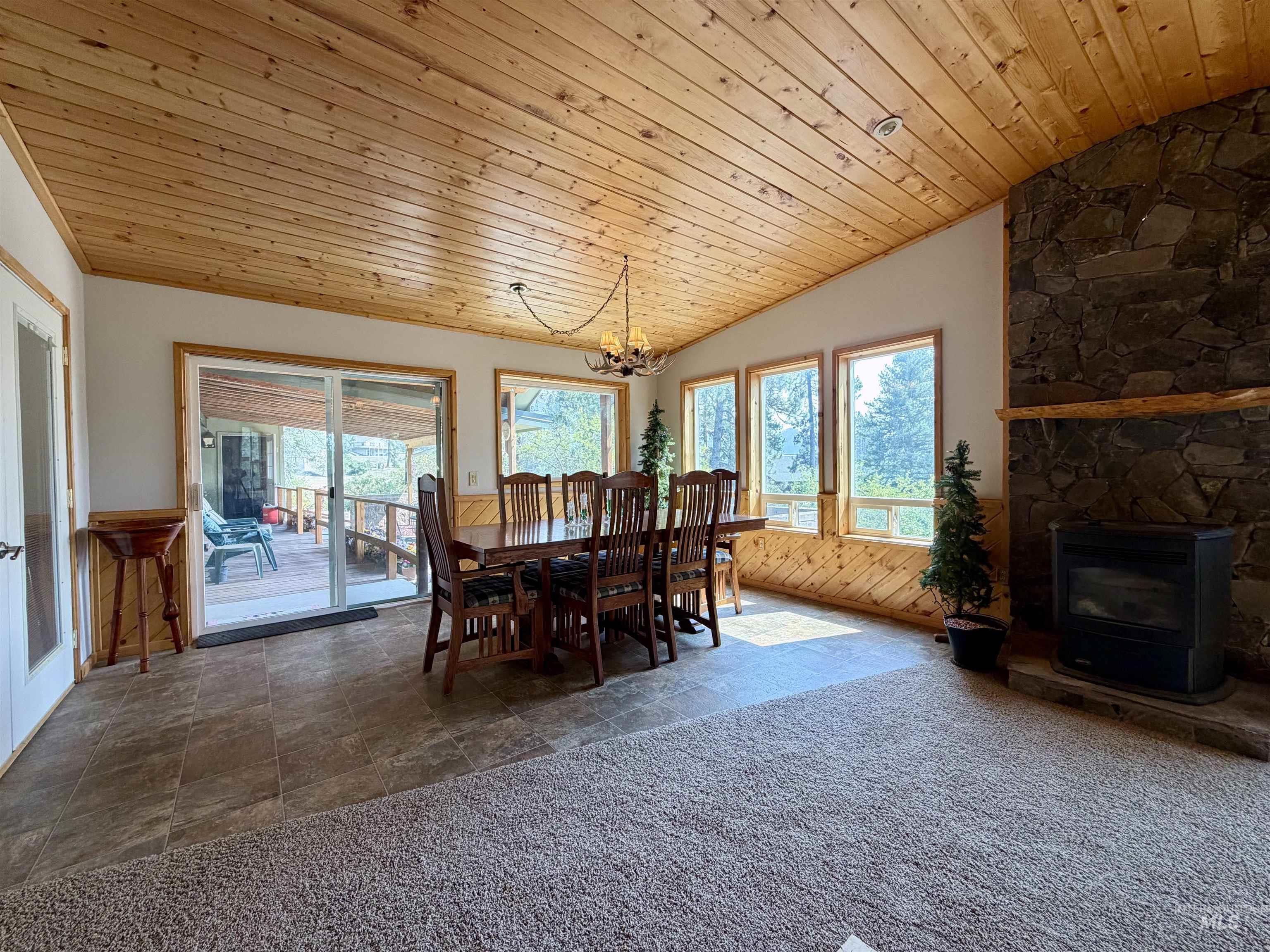 254 Larradon Drive, Kamiah, Idaho 83536, 3 Bedrooms, 2 Bathrooms, Residential For Sale, Price $535,000,MLS 98997031