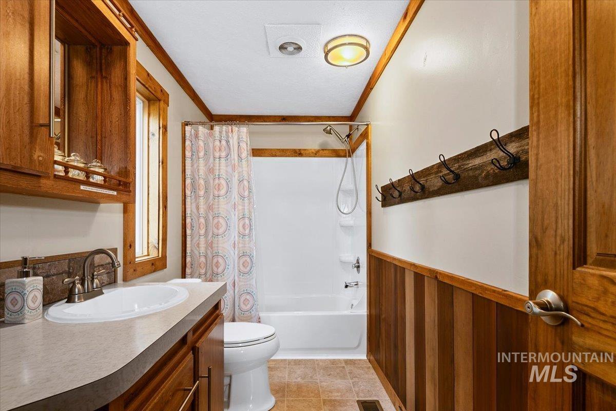 29 McIntyre Gulch Rd, Idaho City, Idaho 83631, 2 Bedrooms, 2.5 Bathrooms, Residential For Sale, Price $629,000,MLS 98997036