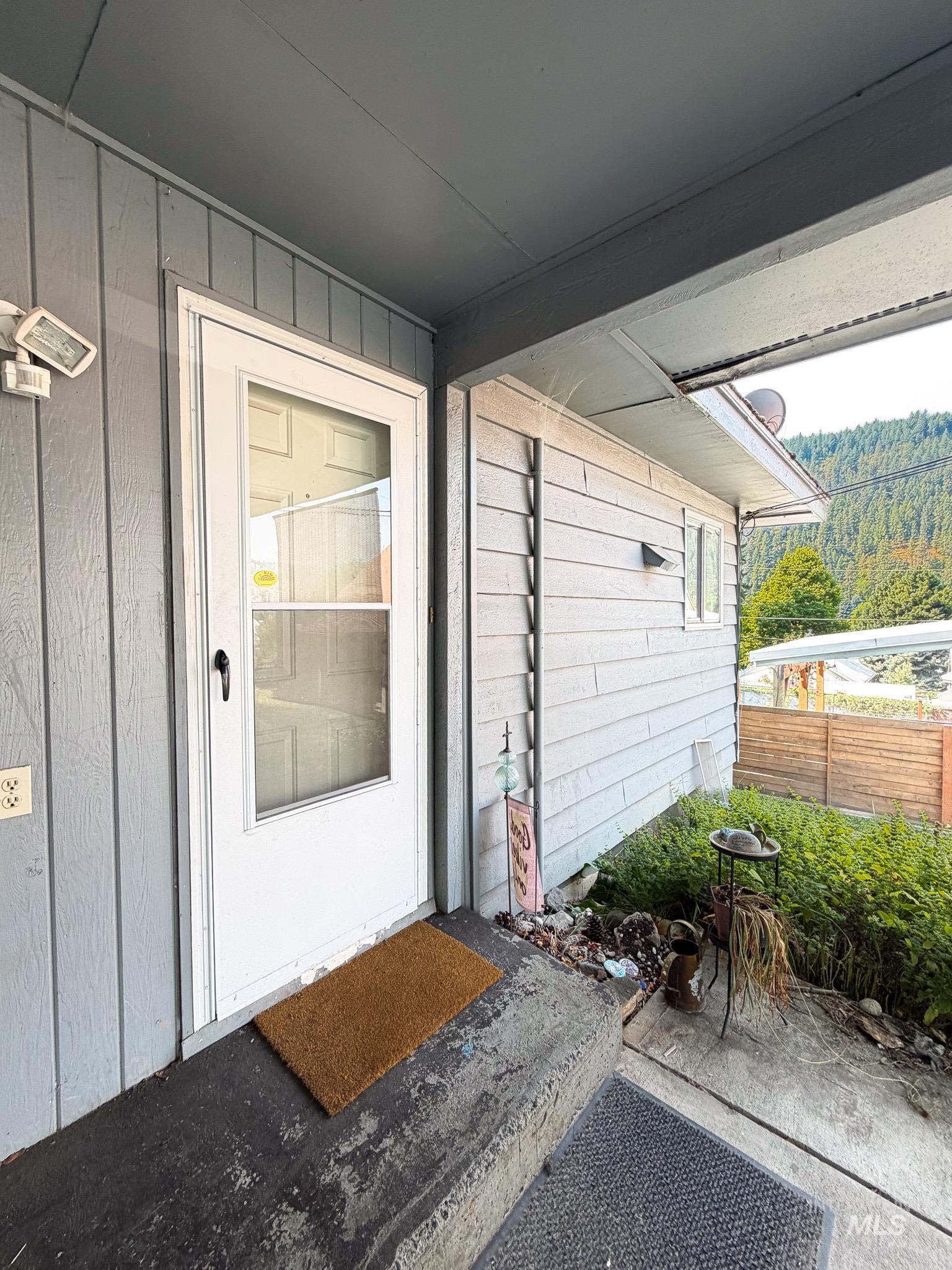 217 Tamarac, Orofino, Idaho 83544, 2 Bedrooms, 1 Bathroom, Residential For Sale, Price $180,000,MLS 98997045
