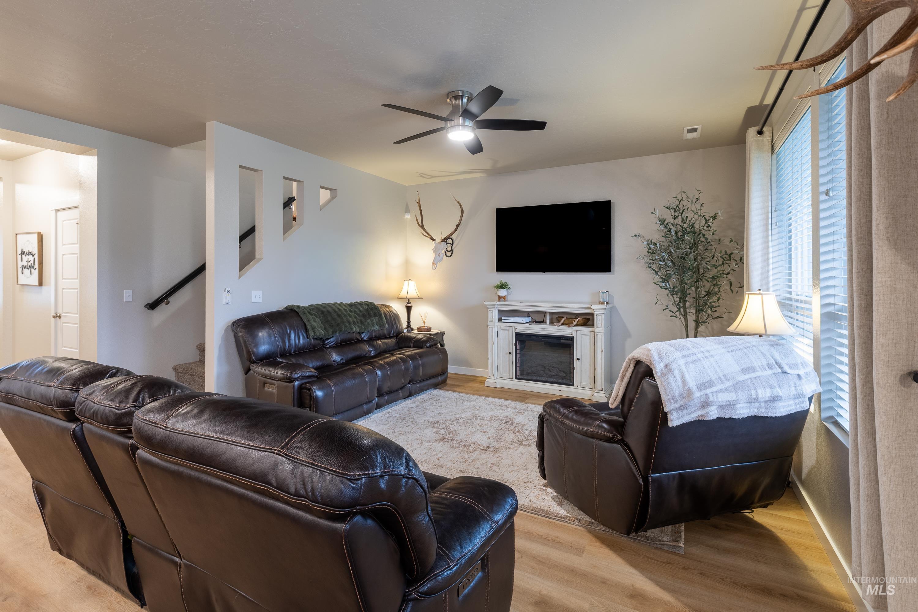 15623 Bridgeton Ave., Caldwell, Idaho 83607, 5 Bedrooms, 2.5 Bathrooms, Residential For Sale, Price $535,000,MLS 98997047