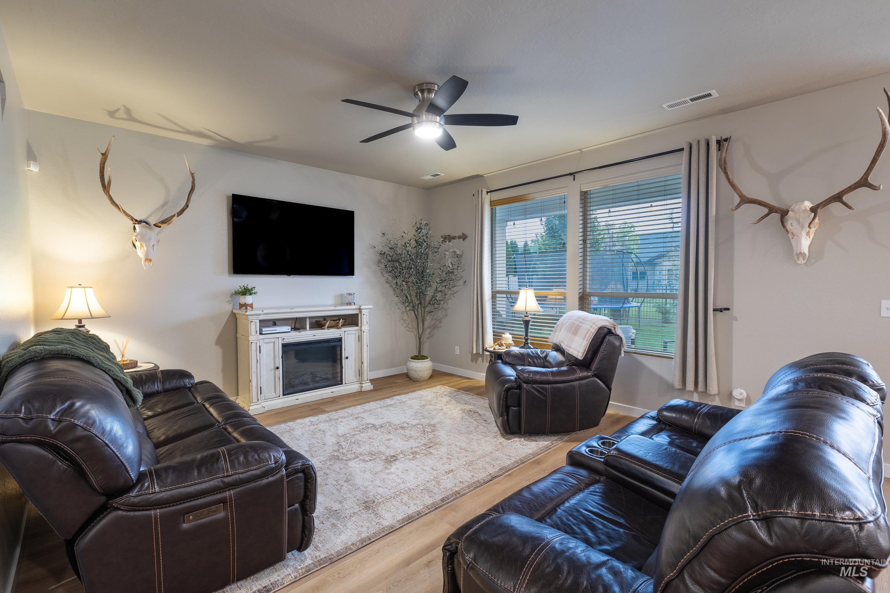 15623 Bridgeton Ave., Caldwell, Idaho 83607, 5 Bedrooms, 2.5 Bathrooms, Residential For Sale, Price $535,000,MLS 98997047