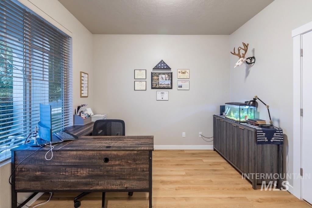 15623 Bridgeton Ave., Caldwell, Idaho 83607, 5 Bedrooms, 2.5 Bathrooms, Residential For Sale, Price $525,000,MLS 98997047