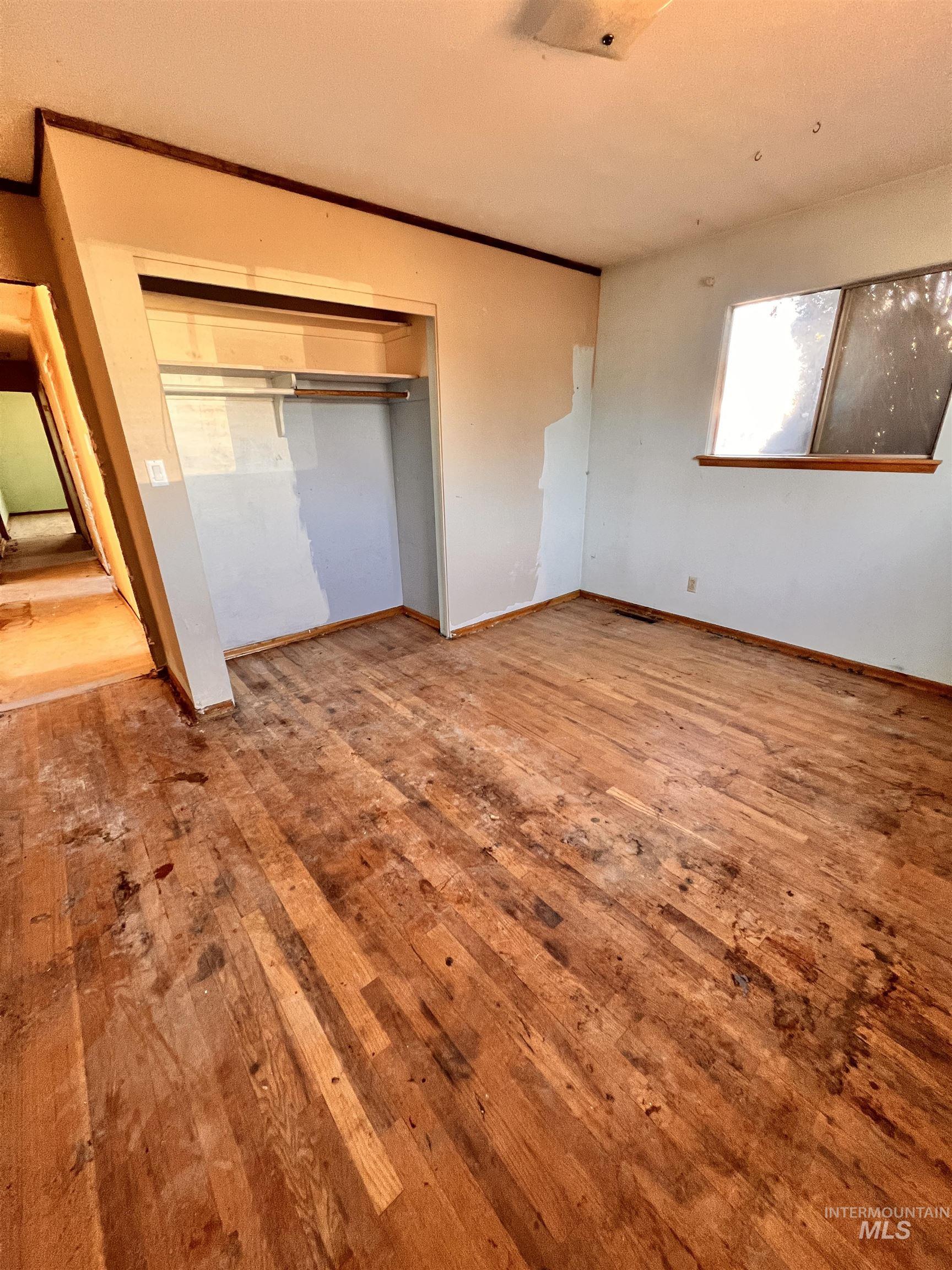1065 Gridley Dr., Mountain Home, Idaho 83647, 5 Bedrooms, 2.5 Bathrooms, Residential For Sale, Price $199,900,MLS 98997049