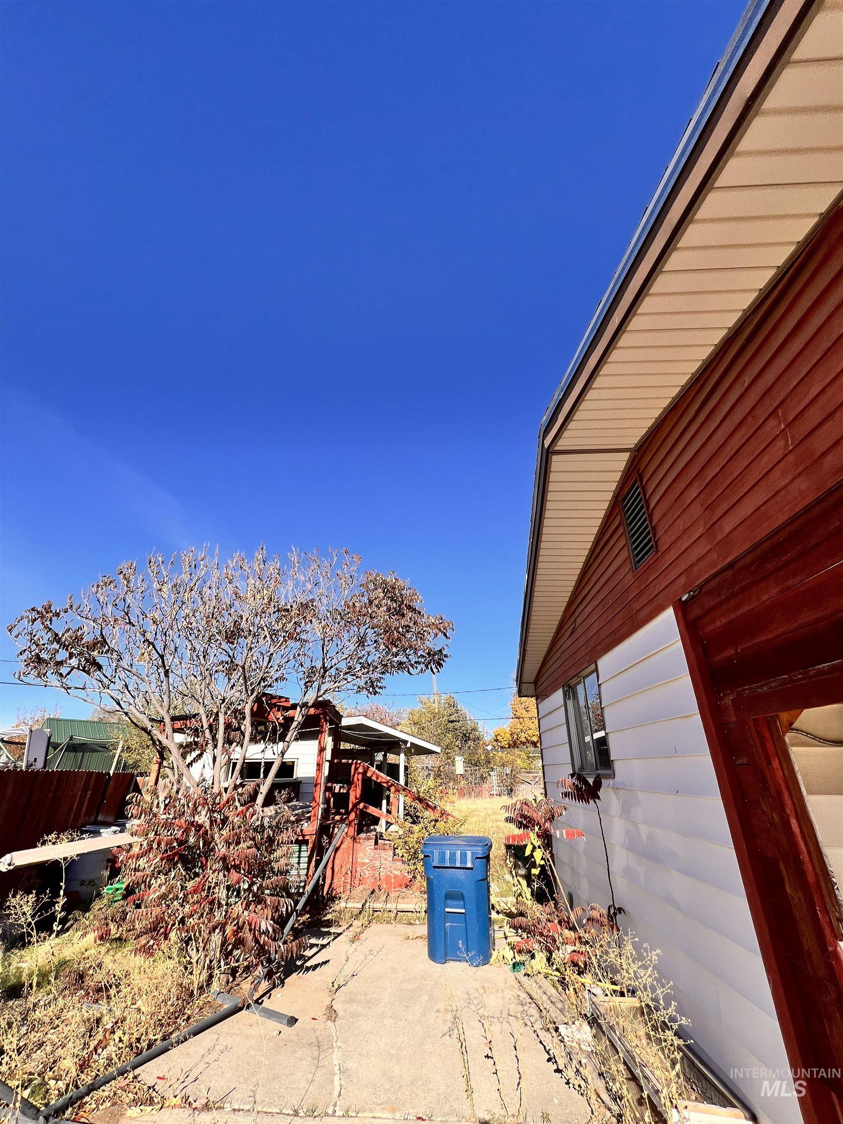 1065 Gridley Dr., Mountain Home, Idaho 83647, 5 Bedrooms, 2.5 Bathrooms, Residential For Sale, Price $199,900,MLS 98997049