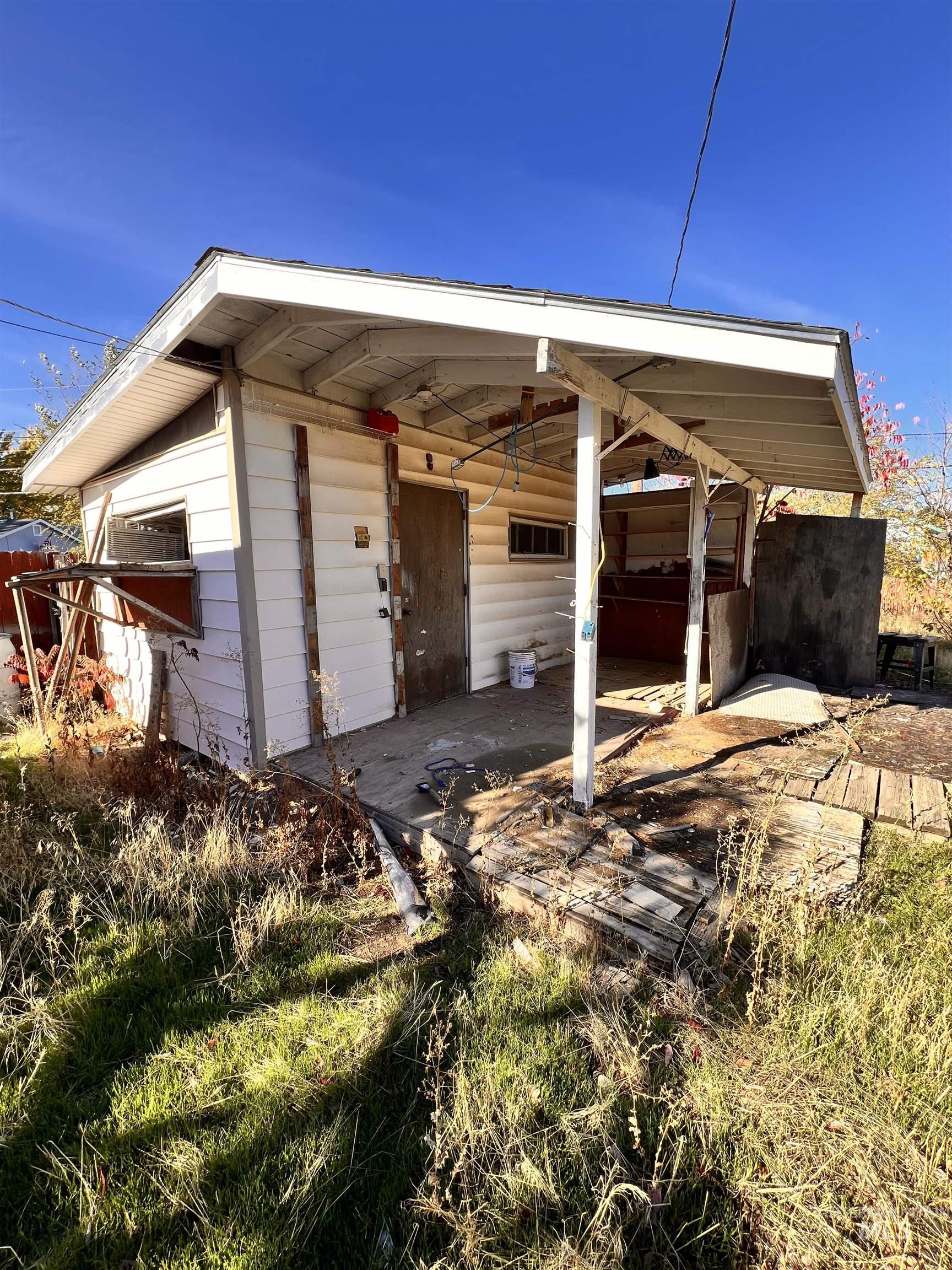 1065 Gridley Dr., Mountain Home, Idaho 83647, 5 Bedrooms, 2.5 Bathrooms, Residential For Sale, Price $199,900,MLS 98997049