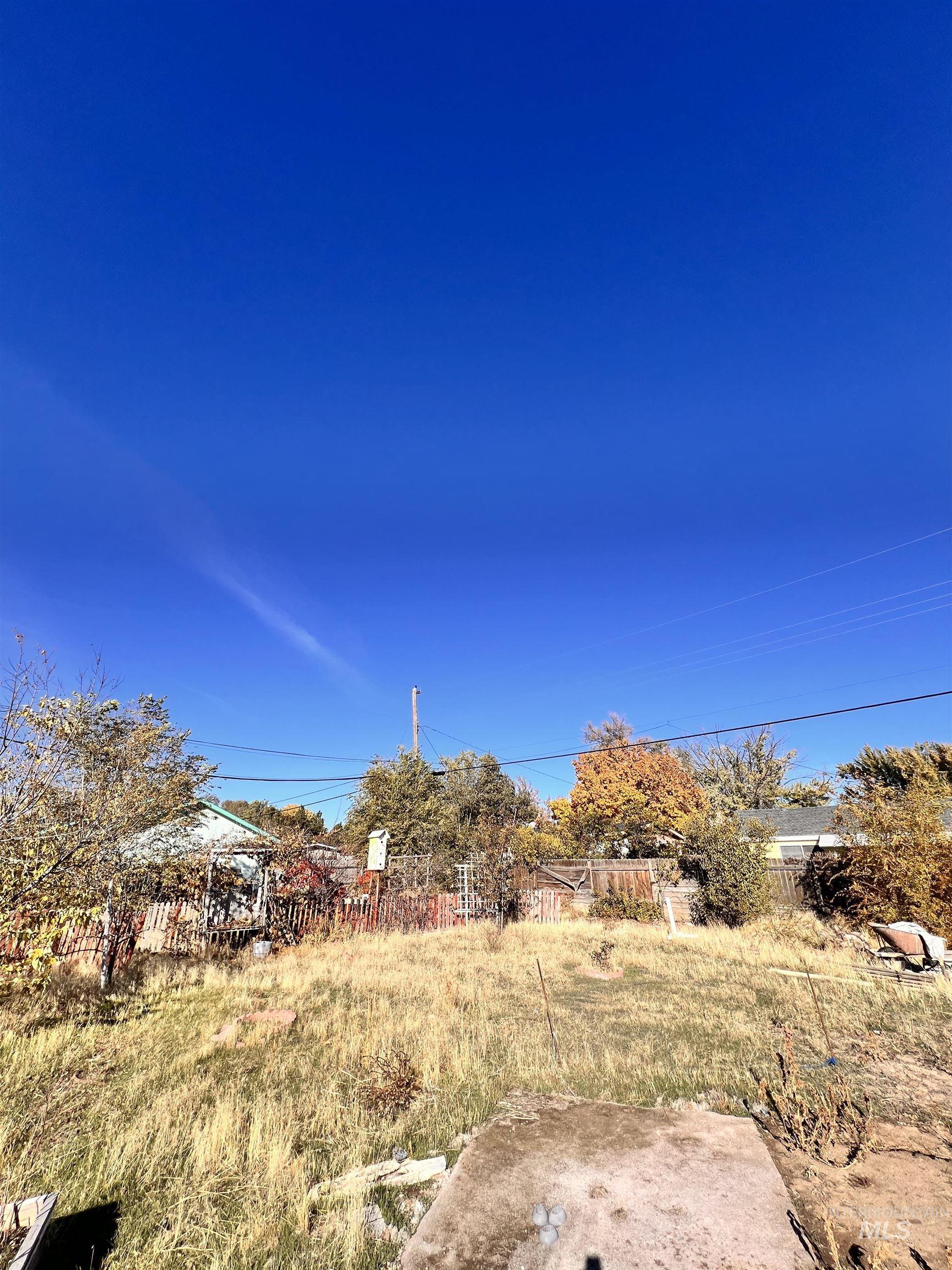 1065 Gridley Dr., Mountain Home, Idaho 83647, 5 Bedrooms, 2.5 Bathrooms, Residential For Sale, Price $199,900,MLS 98997049
