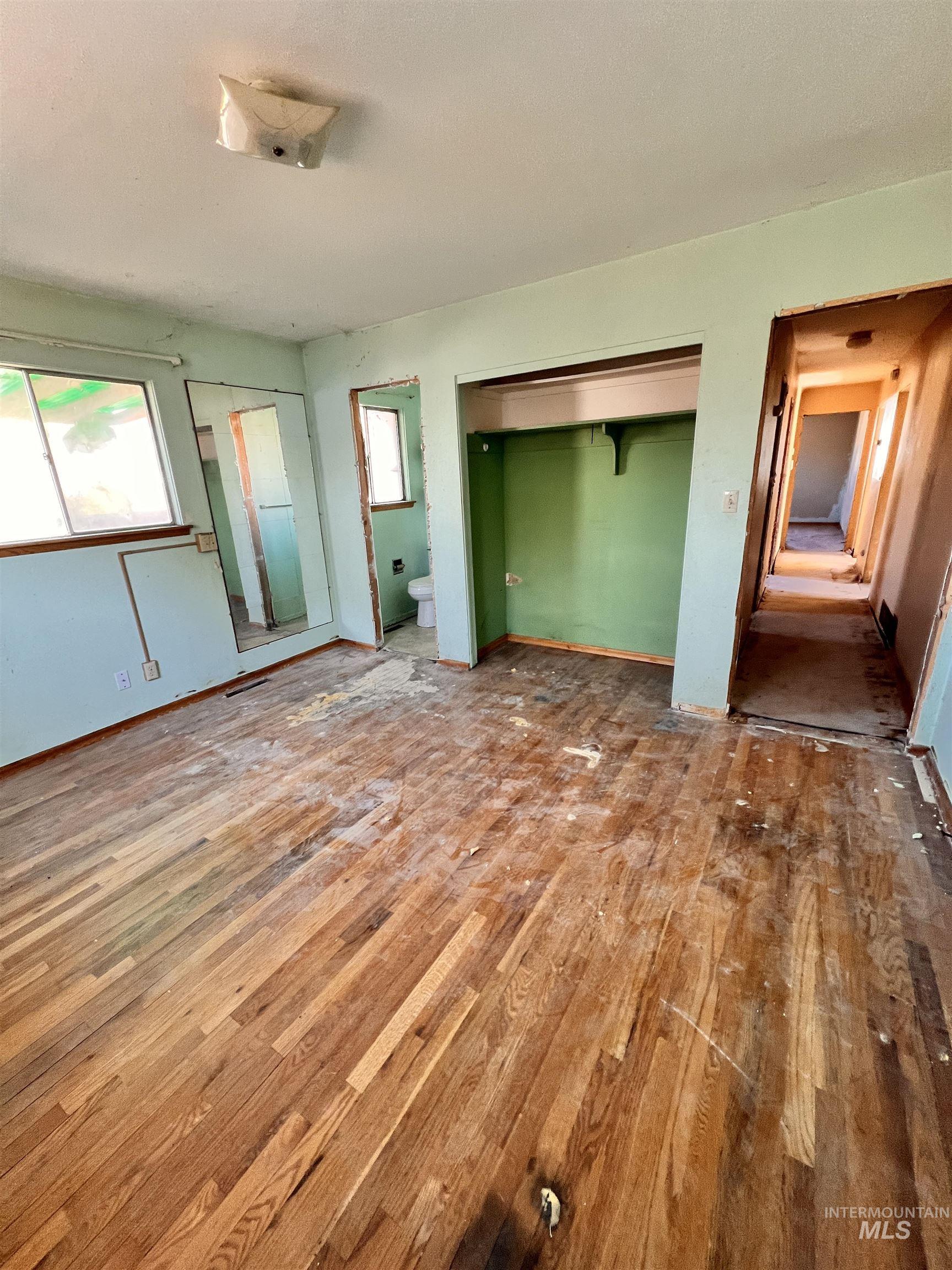 1065 Gridley Dr., Mountain Home, Idaho 83647, 5 Bedrooms, 2.5 Bathrooms, Residential For Sale, Price $199,900,MLS 98997049