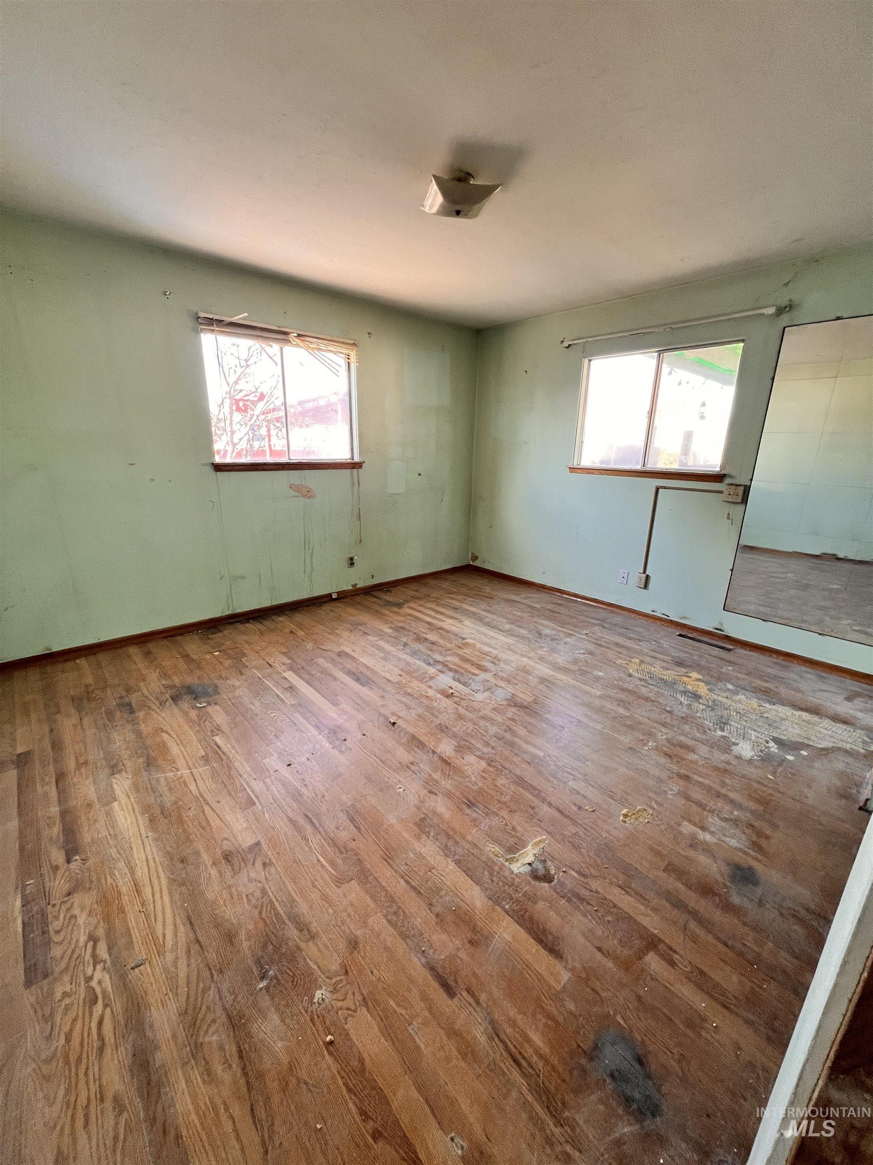 1065 Gridley Dr., Mountain Home, Idaho 83647, 5 Bedrooms, 2.5 Bathrooms, Residential For Sale, Price $199,900,MLS 98997049