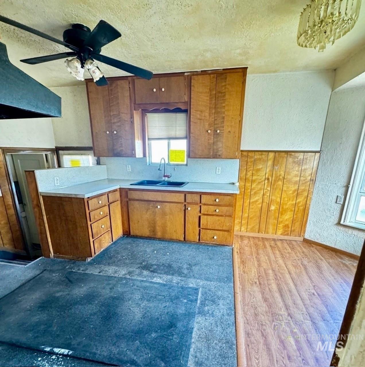 1102 E Denver St, Caldwell, Idaho 83605, 2 Bedrooms, 1 Bathroom, Residential For Sale, Price $174,900,MLS 98997051