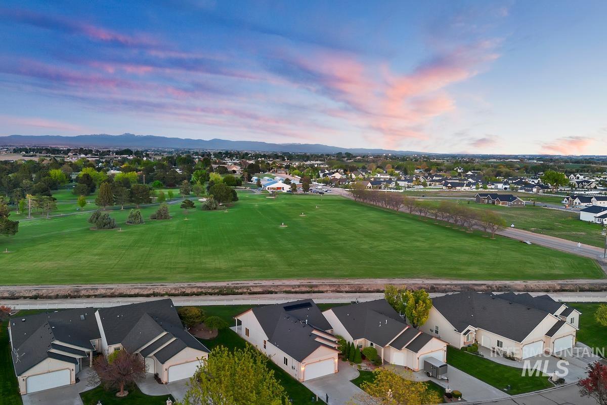25074 The Driving Lane, Caldwell, Idaho 83607, 2 Bedrooms, 2 Bathrooms, Residential For Sale, Price $409,900,MLS 98997056