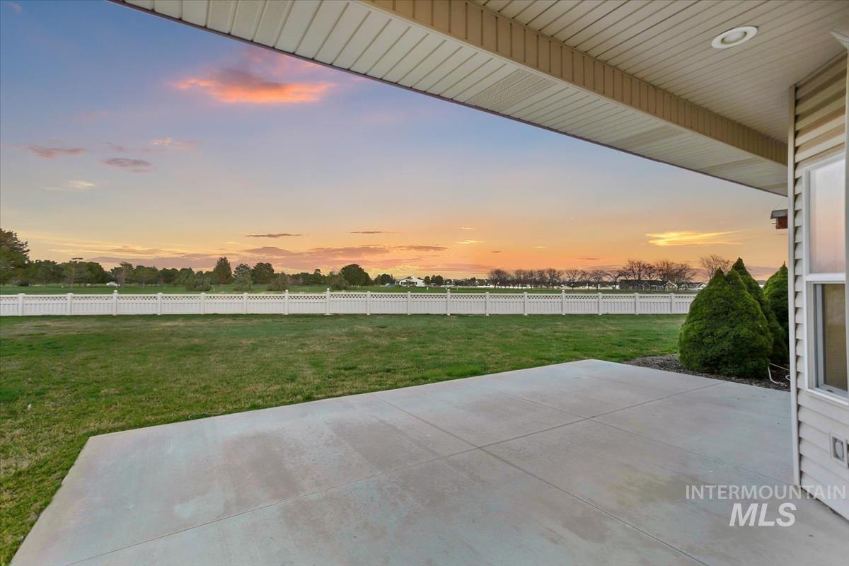 25074 The Driving Lane, Caldwell, Idaho 83607, 2 Bedrooms, 2 Bathrooms, Residential For Sale, Price $409,900,MLS 98997056