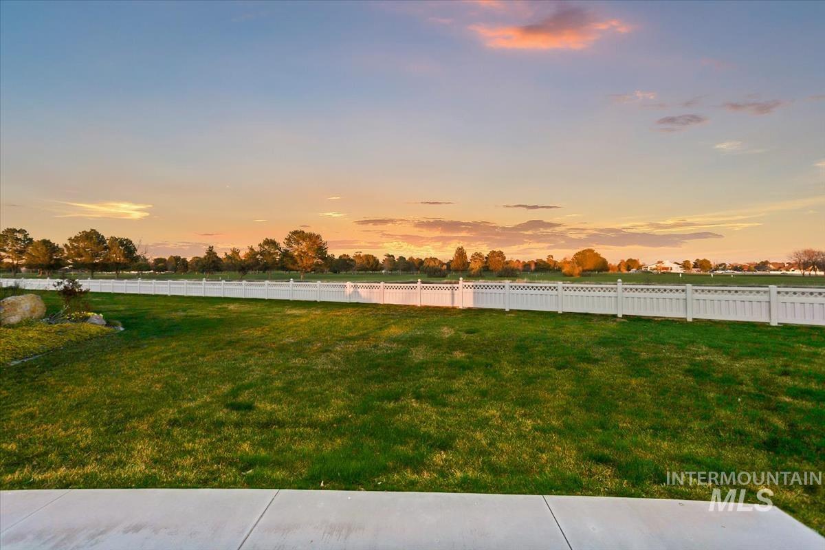 25074 The Driving Lane, Caldwell, Idaho 83607, 2 Bedrooms, 2 Bathrooms, Residential For Sale, Price $409,900,MLS 98997056