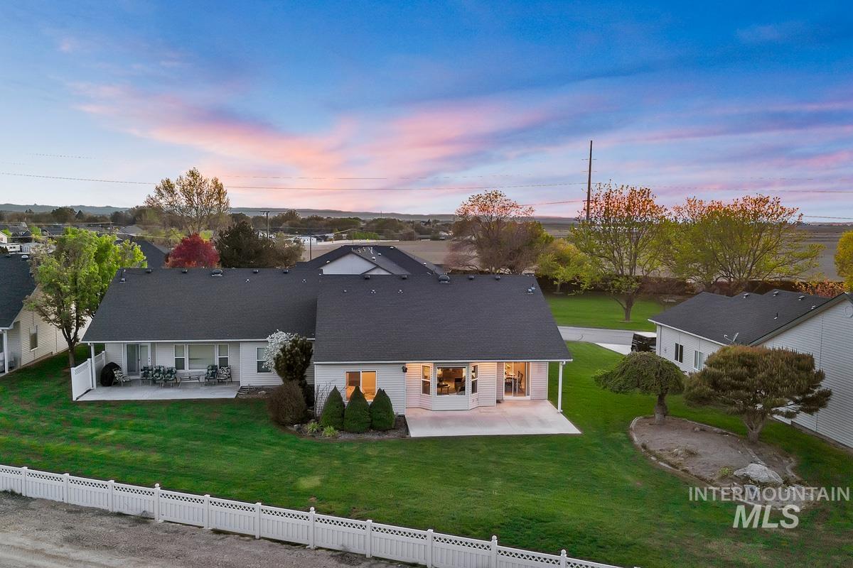 25074 The Driving Lane, Caldwell, Idaho 83607, 2 Bedrooms, 2 Bathrooms, Residential For Sale, Price $409,900,MLS 98997056