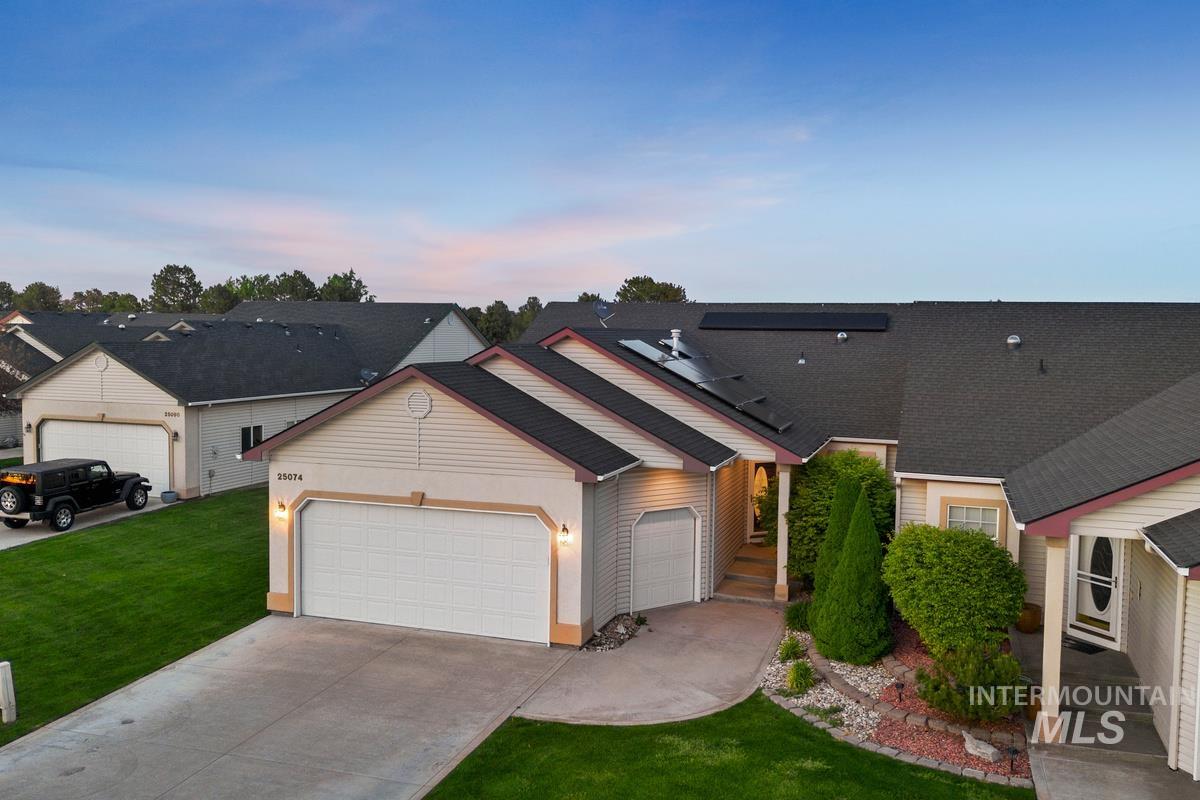 25074 The Driving Lane, Caldwell, Idaho 83607, 2 Bedrooms, 2 Bathrooms, Residential For Sale, Price $409,900,MLS 98997056