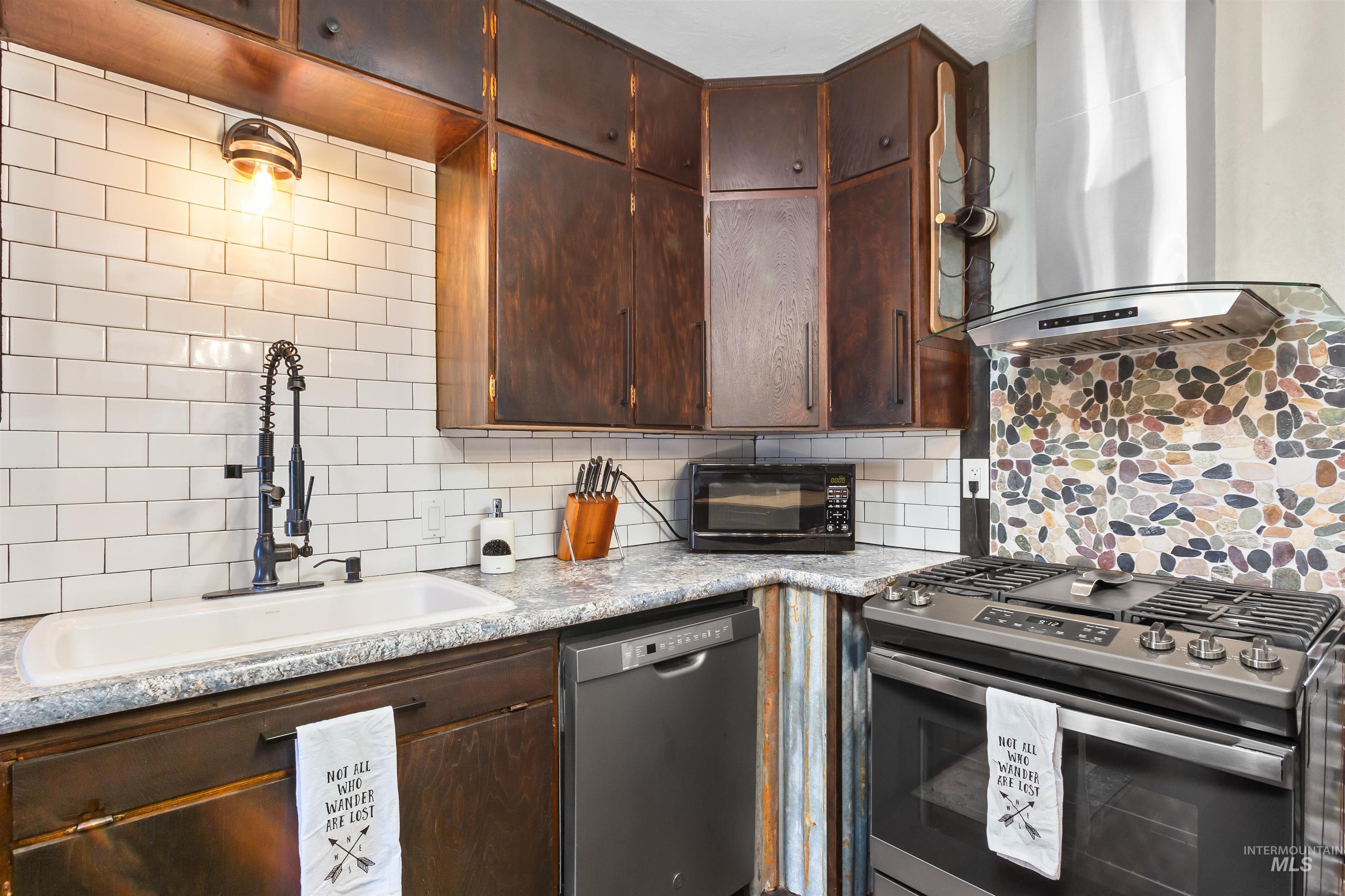 520 7th St, Clarkston, Washington 99403, 2 Bedrooms, 1.5 Bathrooms, Residential For Sale, Price $315,000,MLS 98997058