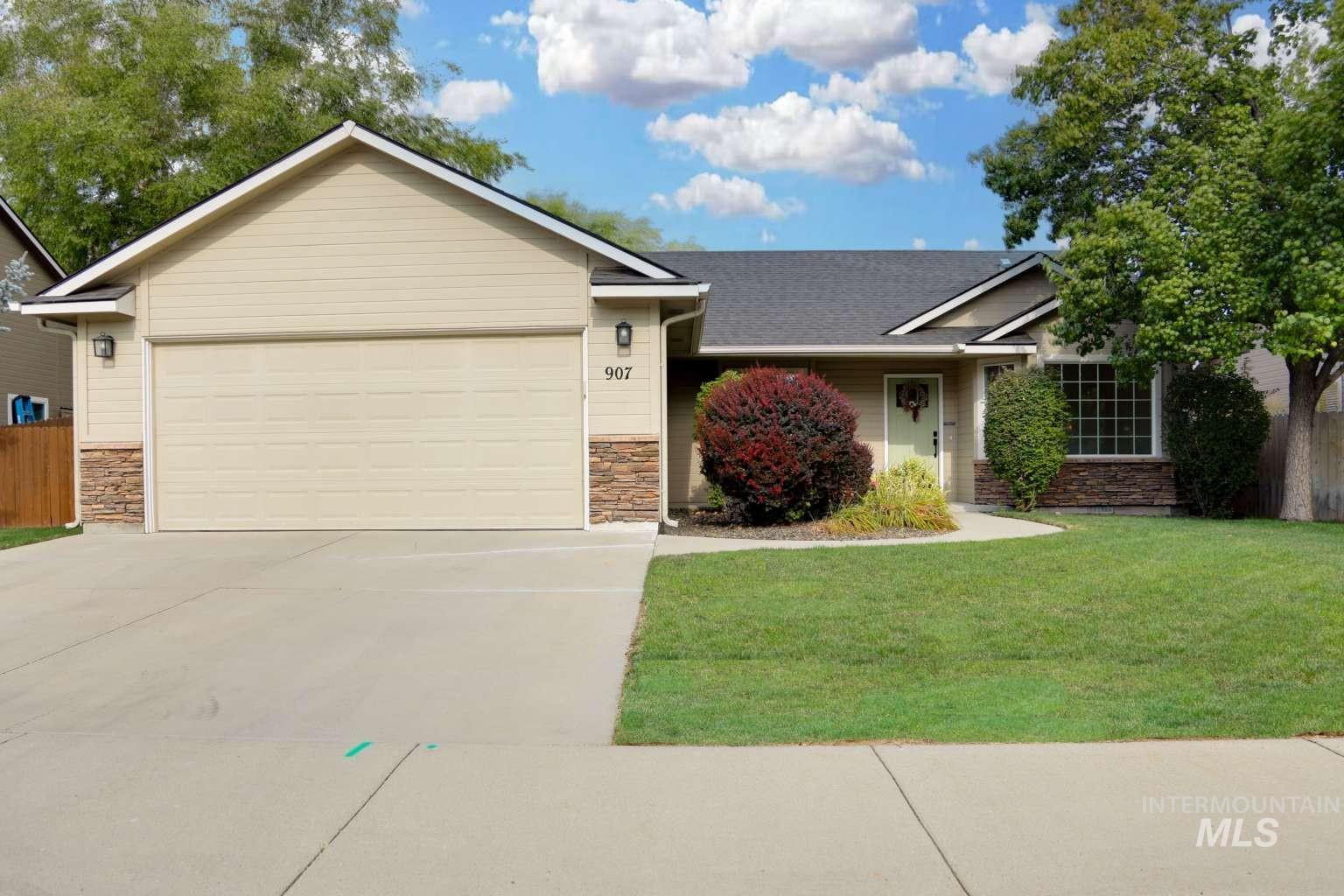 907 S Sockeye Way, Meridian, Idaho 83642, 3 Bedrooms, 2 Bathrooms, Residential For Sale, Price $418,900,MLS 98997060