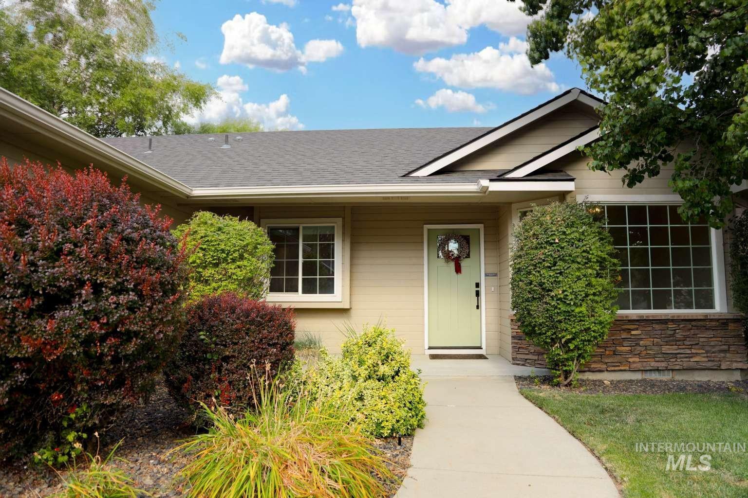 907 S Sockeye Way, Meridian, Idaho 83642, 3 Bedrooms, 2 Bathrooms, Residential For Sale, Price $418,900,MLS 98997060