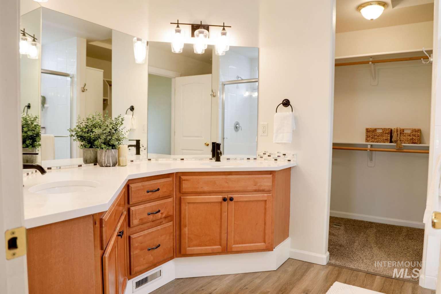 907 S Sockeye Way, Meridian, Idaho 83642, 3 Bedrooms, 2 Bathrooms, Residential For Sale, Price $418,900,MLS 98997060