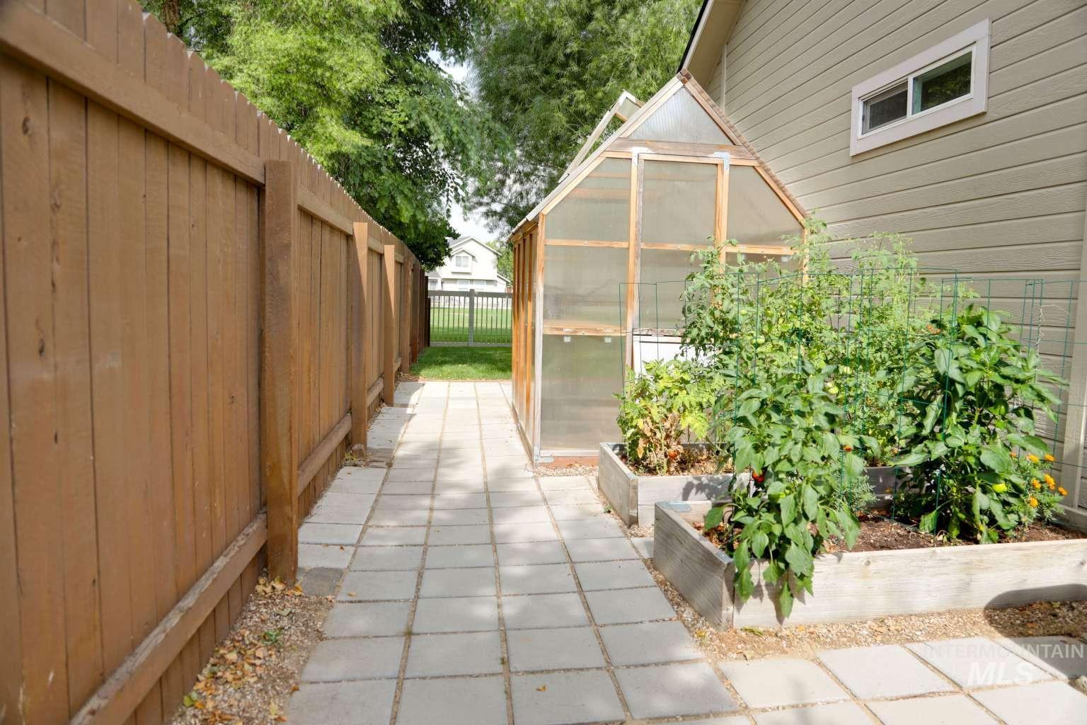 907 S Sockeye Way, Meridian, Idaho 83642, 3 Bedrooms, 2 Bathrooms, Residential For Sale, Price $418,900,MLS 98997060
