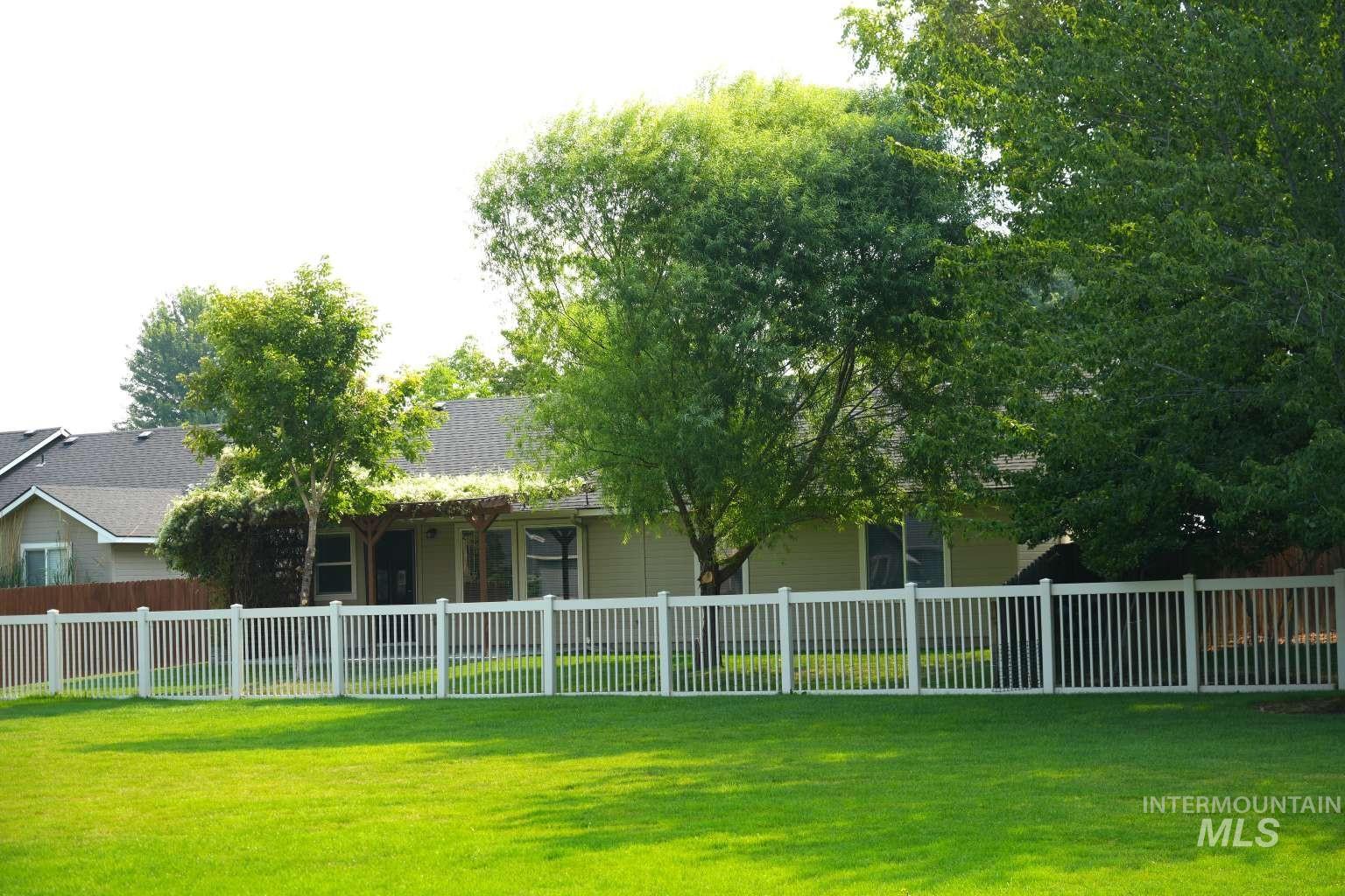 907 S Sockeye Way, Meridian, Idaho 83642, 3 Bedrooms, 2 Bathrooms, Residential For Sale, Price $424,900,MLS 98997060
