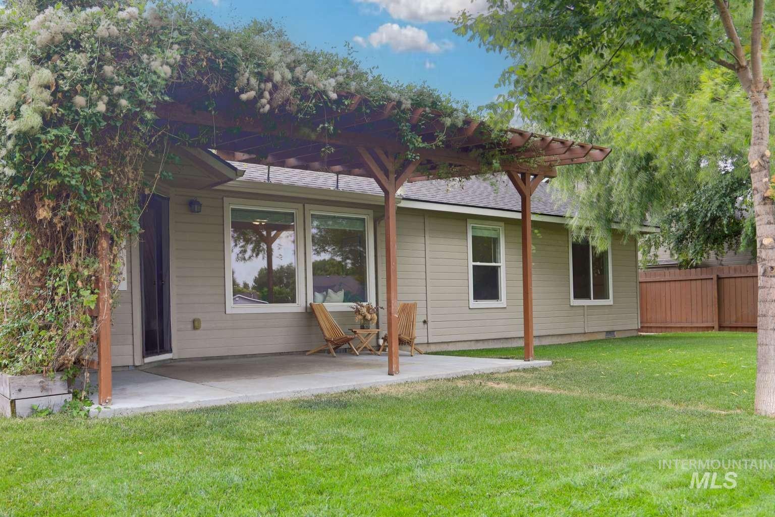 907 S Sockeye Way, Meridian, Idaho 83642, 3 Bedrooms, 2 Bathrooms, Residential For Sale, Price $418,900,MLS 98997060