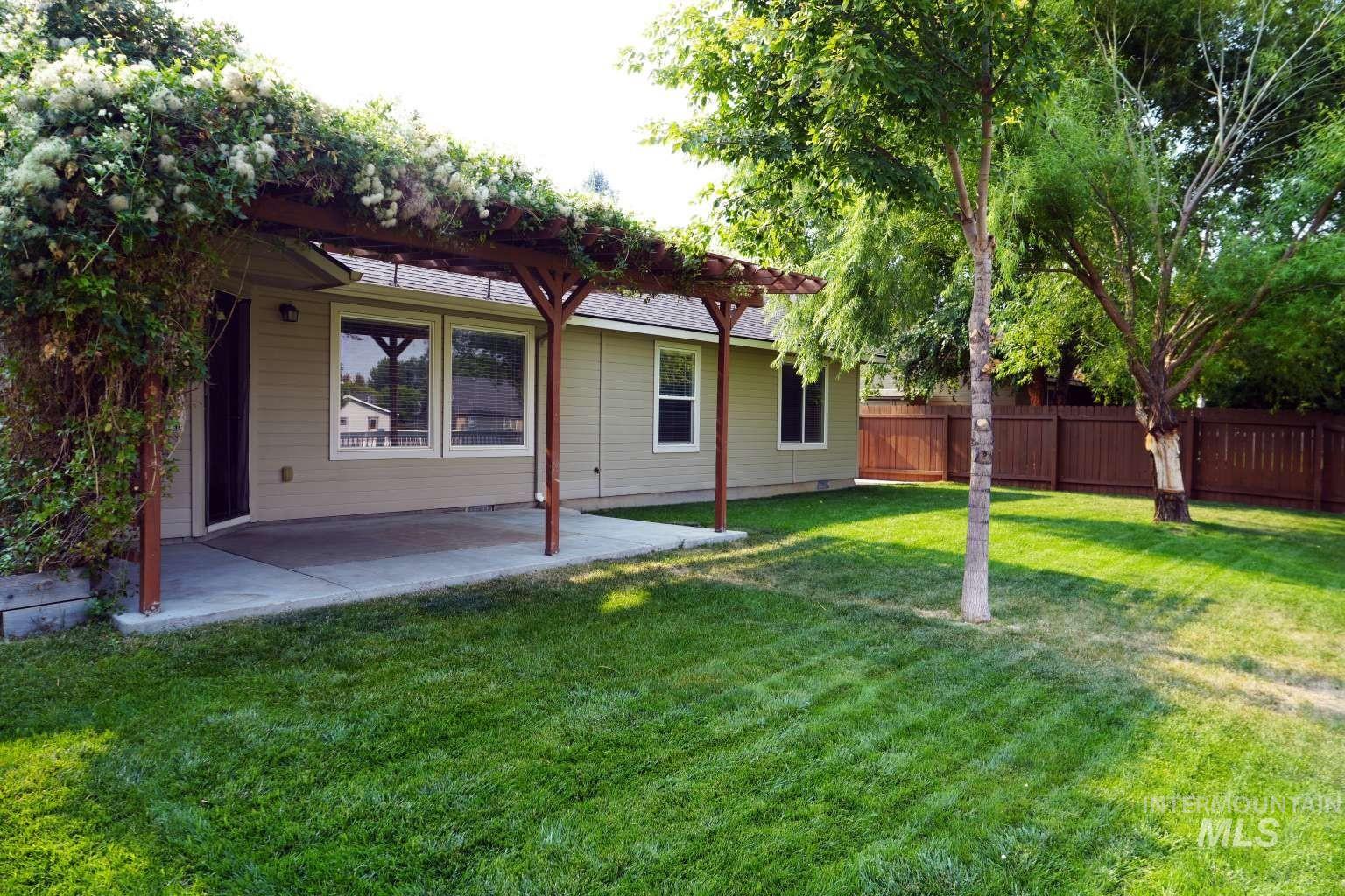 907 S Sockeye Way, Meridian, Idaho 83642, 3 Bedrooms, 2 Bathrooms, Residential For Sale, Price $424,900,MLS 98997060