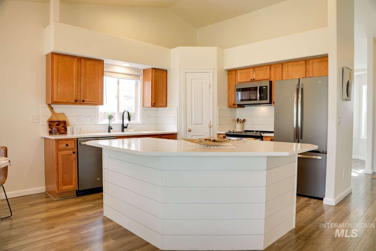 907 S Sockeye Way, Meridian, Idaho 83642, 3 Bedrooms, 2 Bathrooms, Residential For Sale, Price $418,900,MLS 98997060