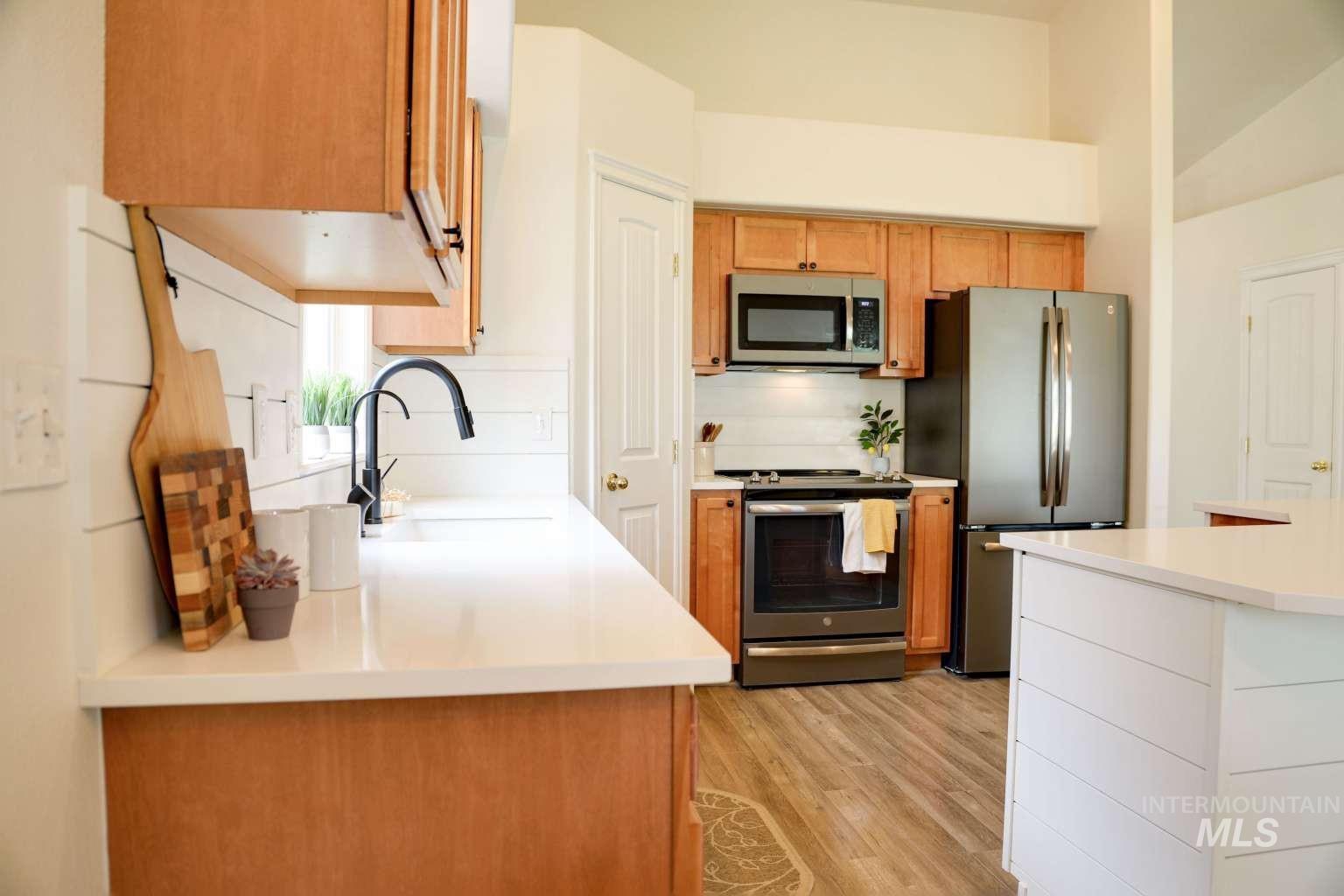 907 S Sockeye Way, Meridian, Idaho 83642, 3 Bedrooms, 2 Bathrooms, Residential For Sale, Price $418,900,MLS 98997060