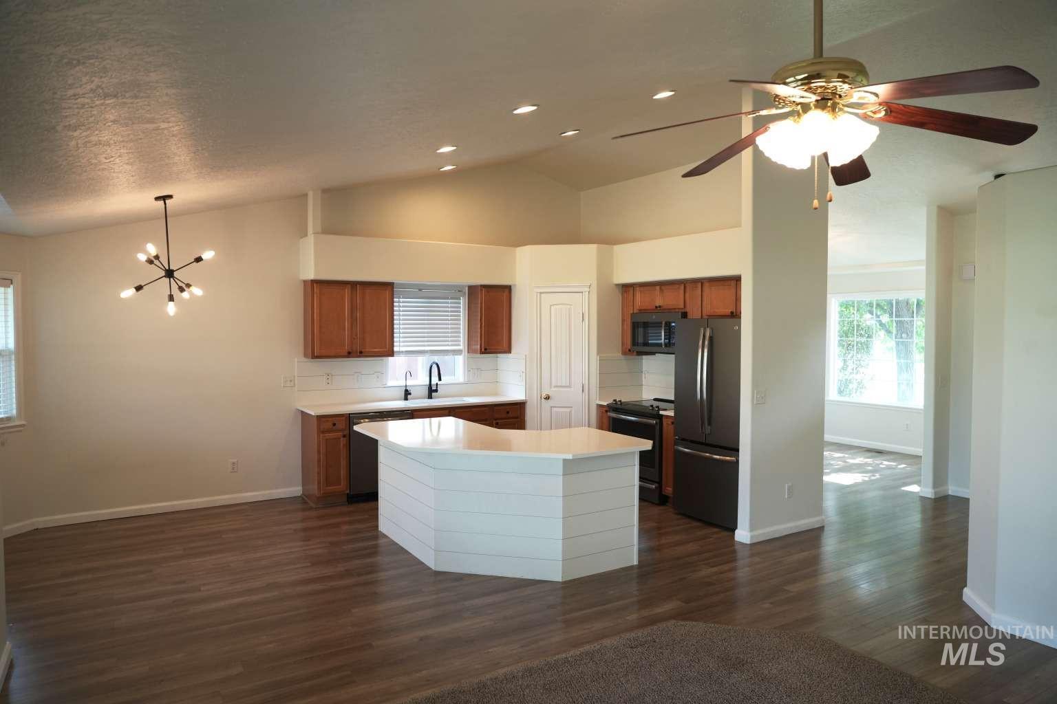 907 S Sockeye Way, Meridian, Idaho 83642, 3 Bedrooms, 2 Bathrooms, Residential For Sale, Price $424,900,MLS 98997060