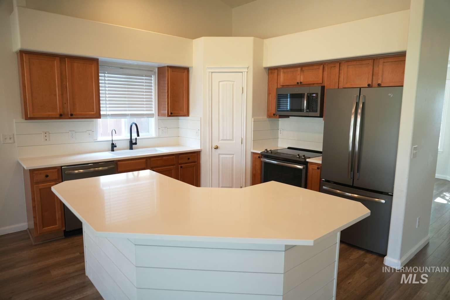 907 S Sockeye Way, Meridian, Idaho 83642, 3 Bedrooms, 2 Bathrooms, Residential For Sale, Price $424,900,MLS 98997060