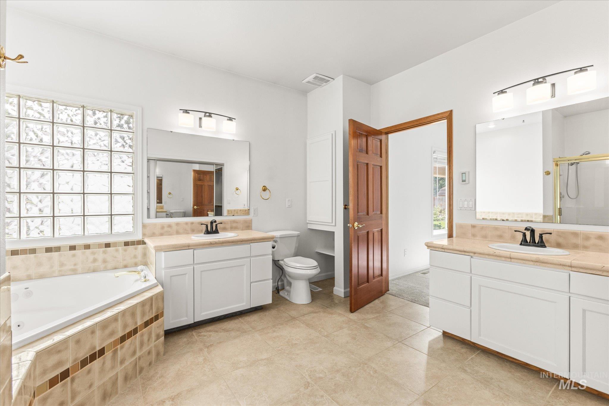 1098 E Cayman Dr., Meridian, Idaho 83642, 4 Bedrooms, 2 Bathrooms, Residential For Sale, Price $675,000,MLS 98997061