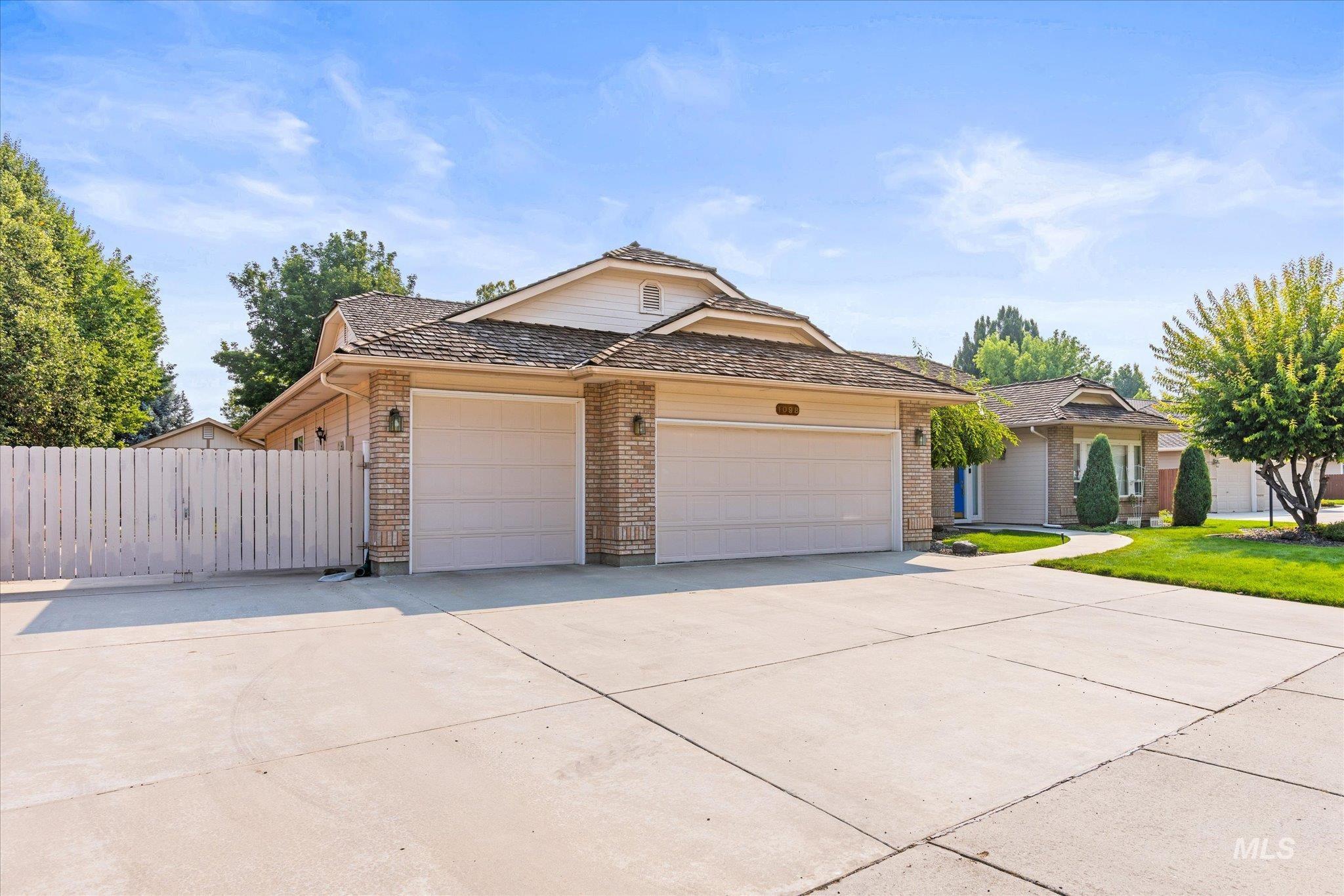1098 E Cayman Dr., Meridian, Idaho 83642, 4 Bedrooms, 2 Bathrooms, Residential For Sale, Price $675,000,MLS 98997061