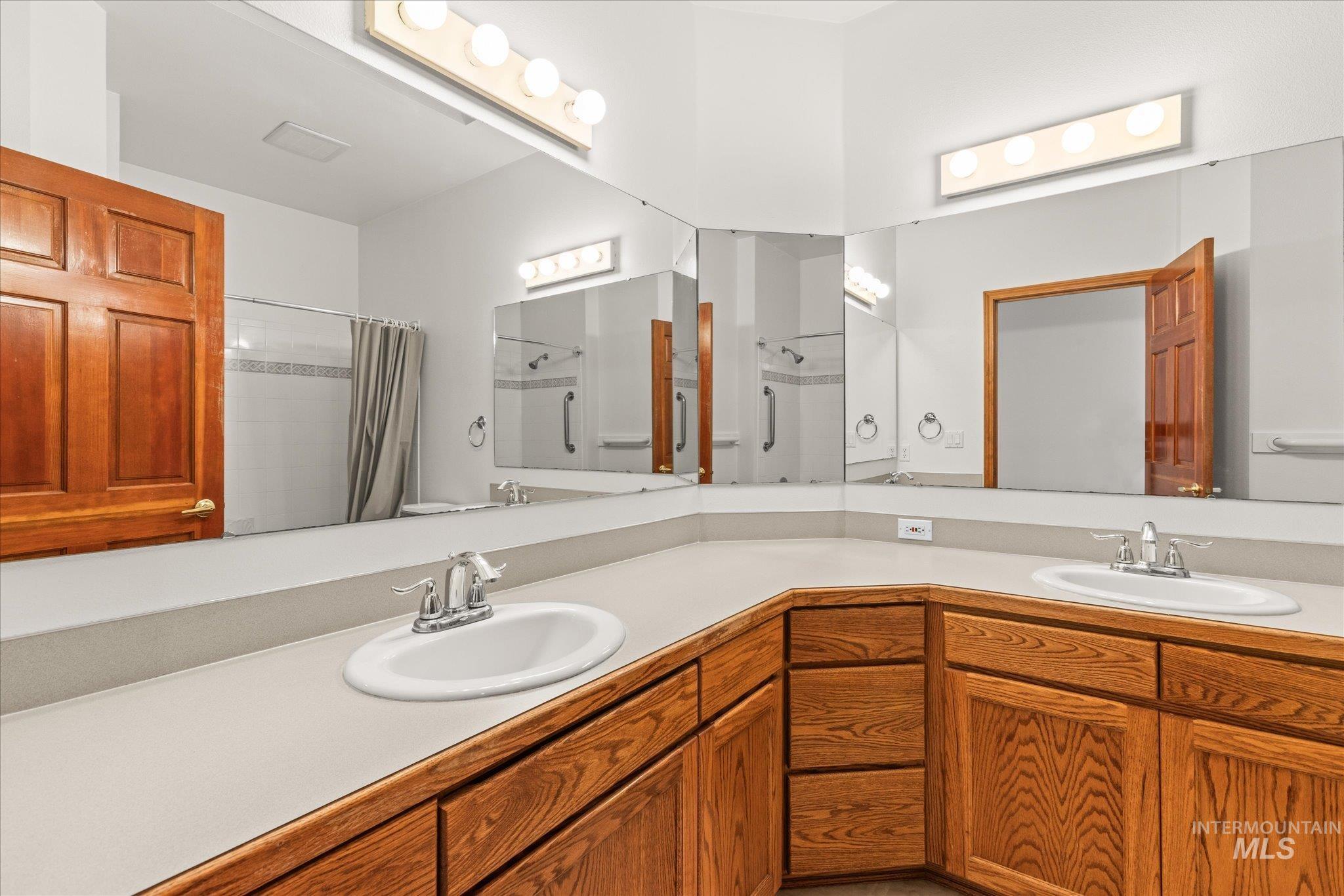 1098 E Cayman Dr., Meridian, Idaho 83642, 4 Bedrooms, 2 Bathrooms, Residential For Sale, Price $675,000,MLS 98997061