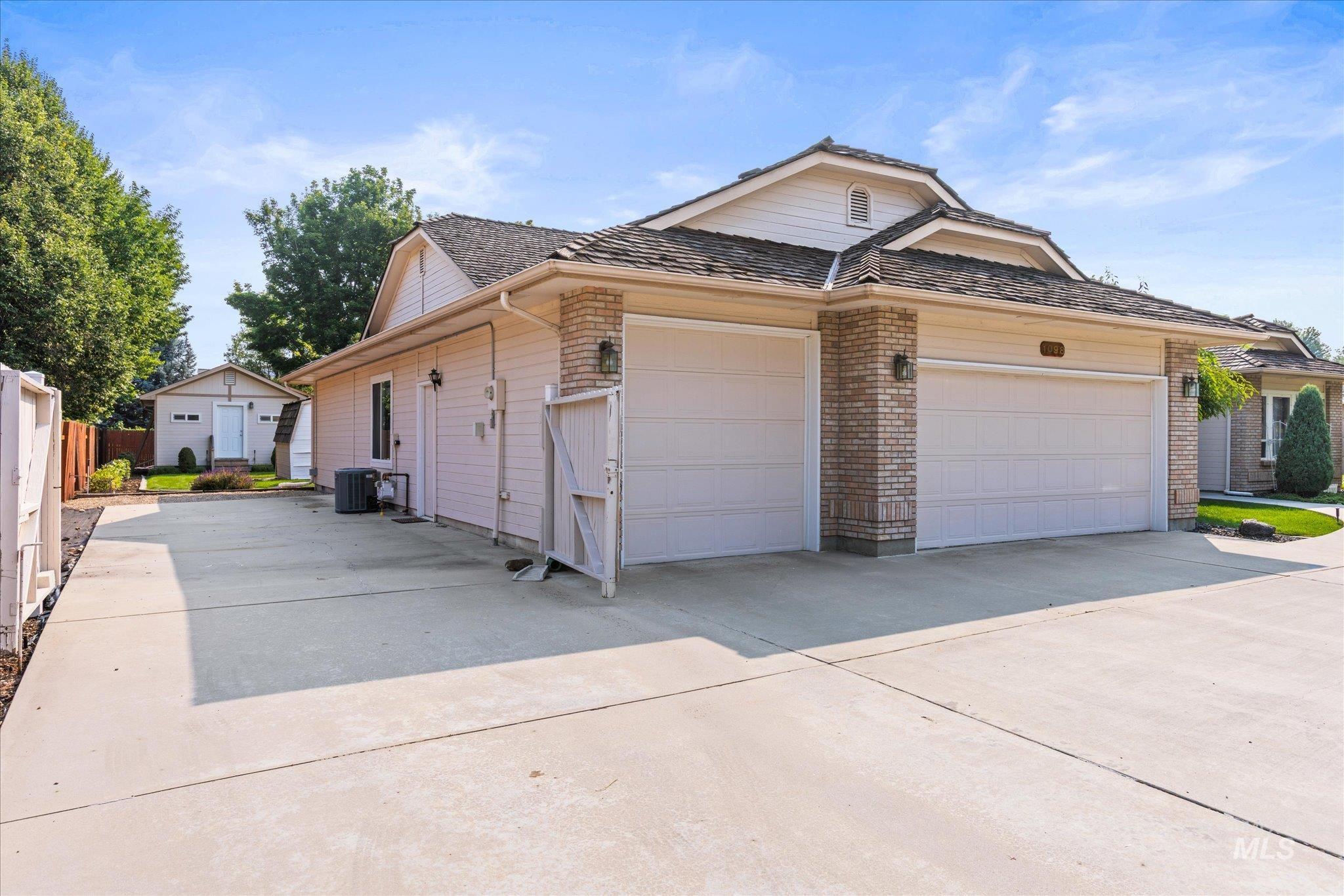 1098 E Cayman Dr., Meridian, Idaho 83642, 4 Bedrooms, 2 Bathrooms, Residential For Sale, Price $675,000,MLS 98997061
