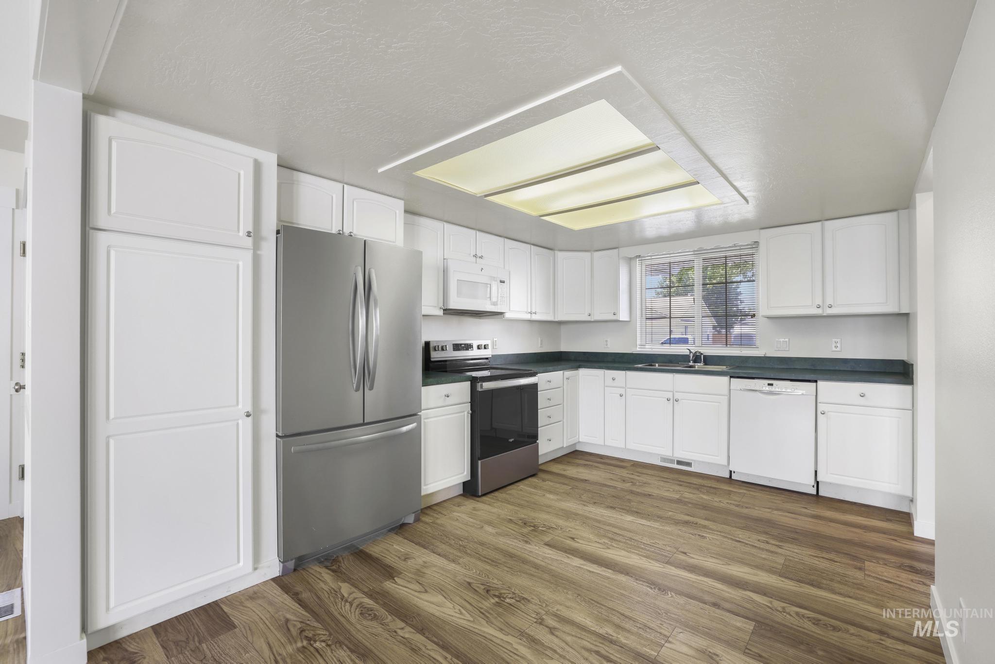 378 Eric Ct, Twin Falls, Idaho 83301, 3 Bedrooms, 2 Bathrooms, Residential For Sale, Price $355,000,MLS 98997062