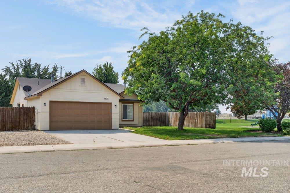 1521 W Kesler, Kuna, Idaho 83634, 3 Bedrooms, 2 Bathrooms, Residential For Sale, Price $380,000,MLS 98997063