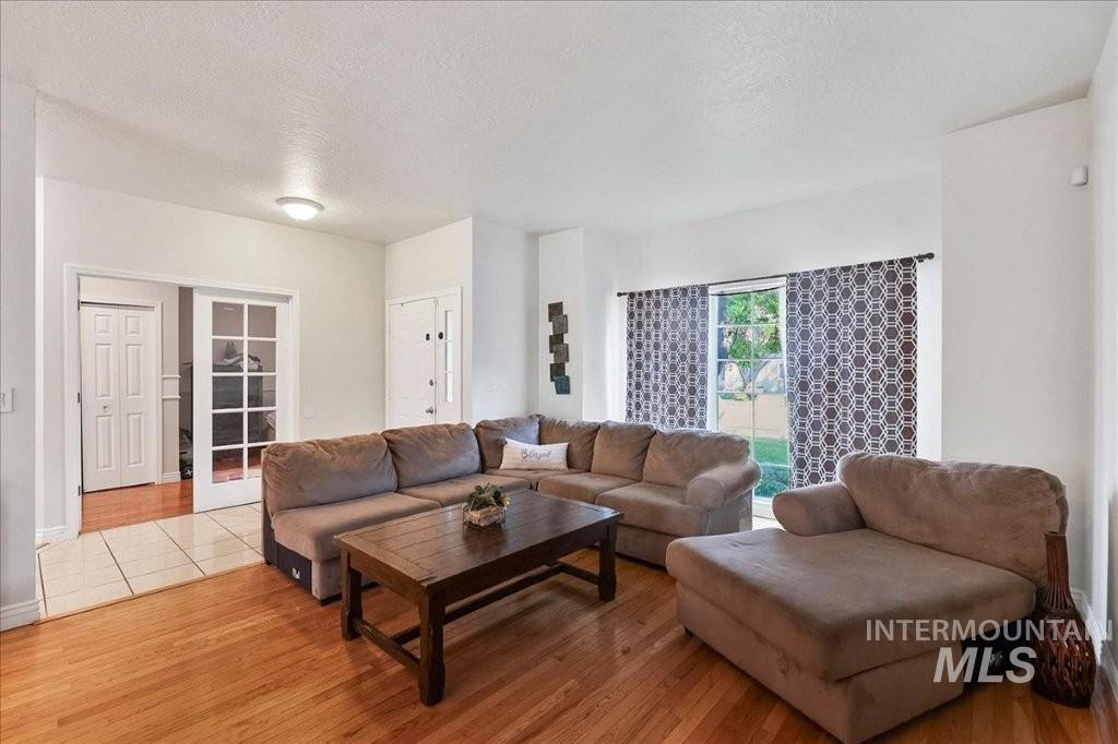 1965 E Meadow Wood St, Meridian, Idaho 83646, 3 Bedrooms, 2 Bathrooms, Residential For Sale, Price $469,000,MLS 98997072