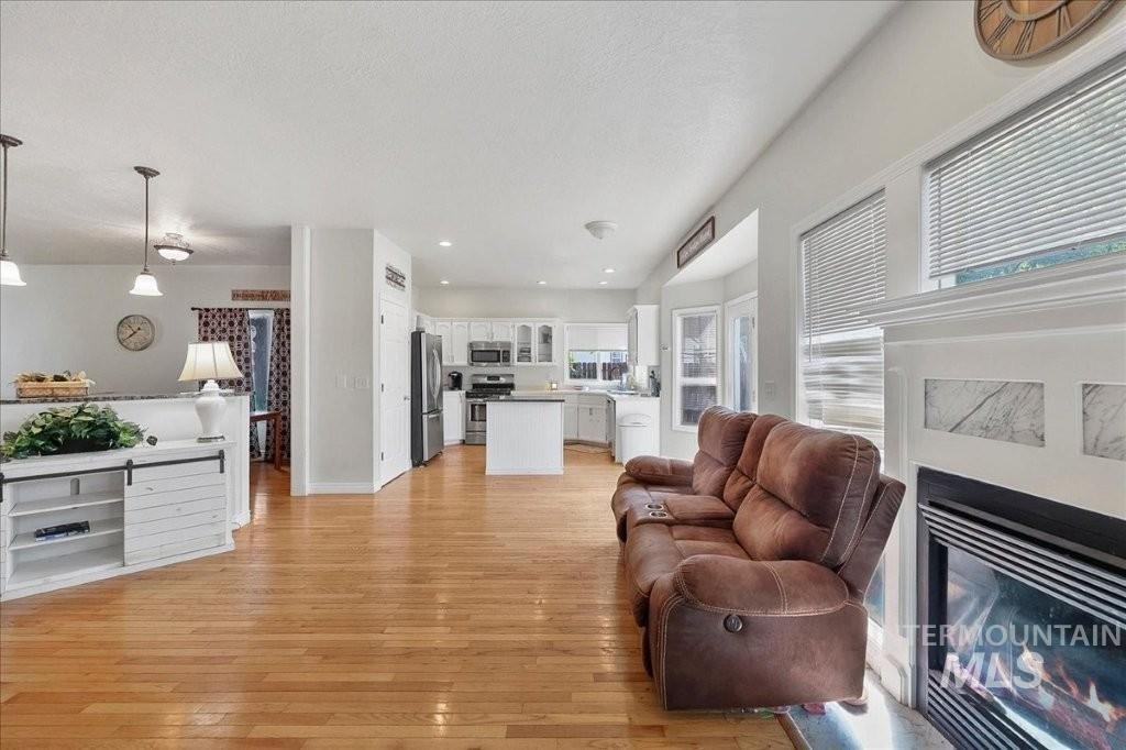 1965 E Meadow Wood St, Meridian, Idaho 83646, 3 Bedrooms, 2 Bathrooms, Residential For Sale, Price $469,000,MLS 98997072