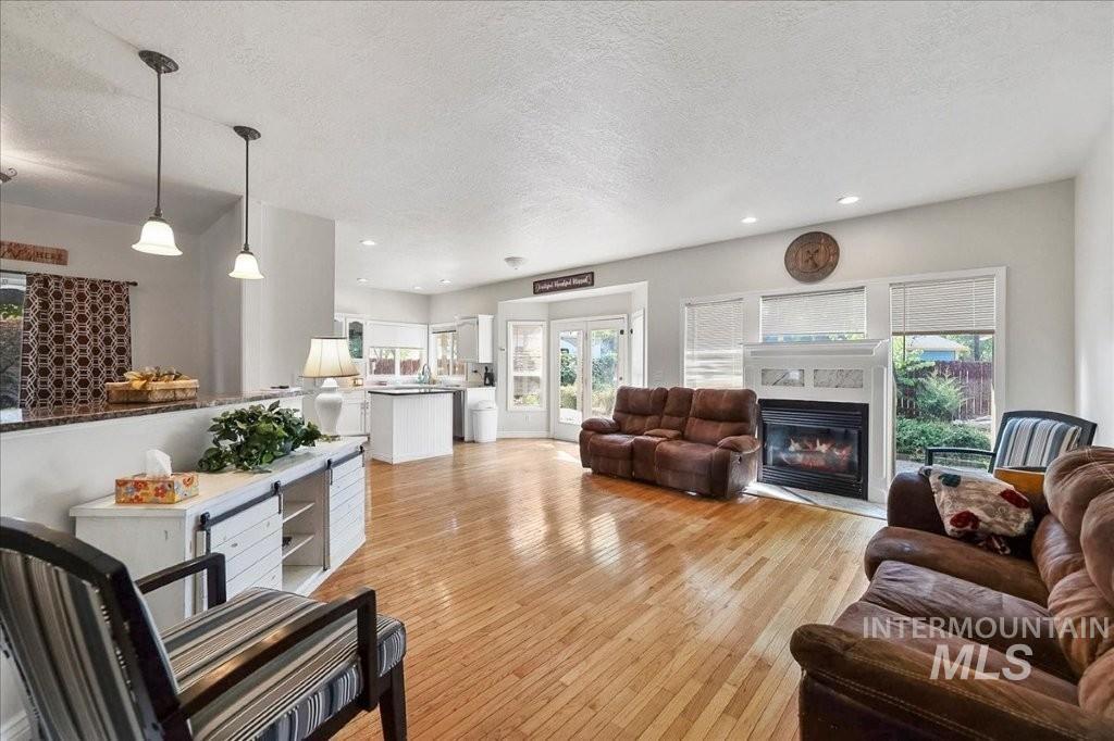 1965 E Meadow Wood St, Meridian, Idaho 83646, 3 Bedrooms, 2 Bathrooms, Residential For Sale, Price $469,000,MLS 98997072
