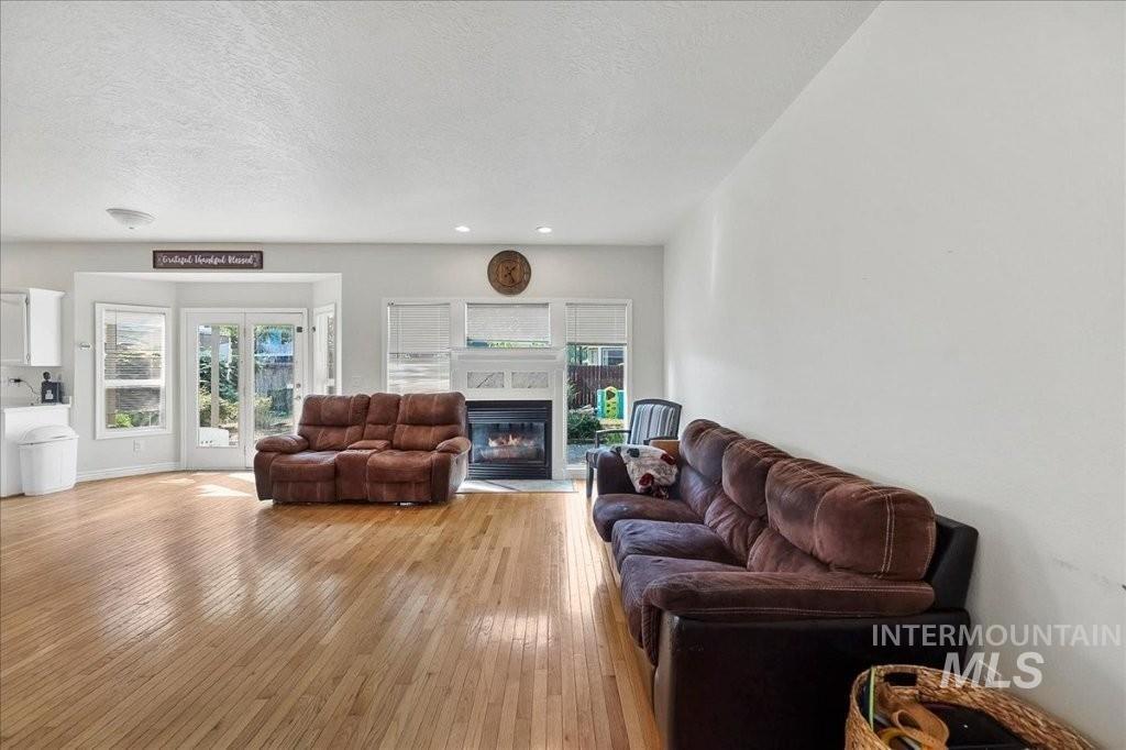 1965 E Meadow Wood St, Meridian, Idaho 83646, 3 Bedrooms, 2 Bathrooms, Residential For Sale, Price $469,000,MLS 98997072