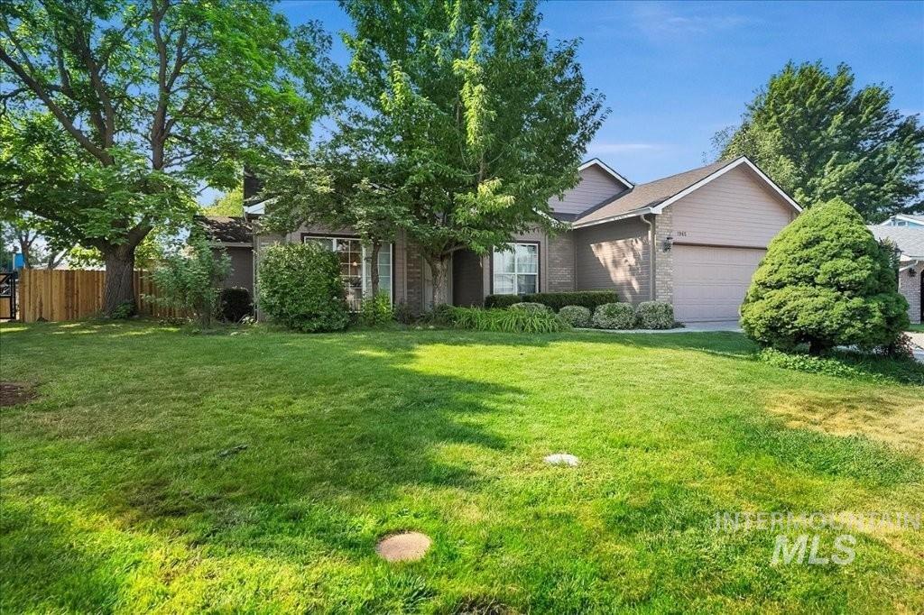 1965 E Meadow Wood St, Meridian, Idaho 83646, 3 Bedrooms, 2 Bathrooms, Residential For Sale, Price $469,000,MLS 98997072