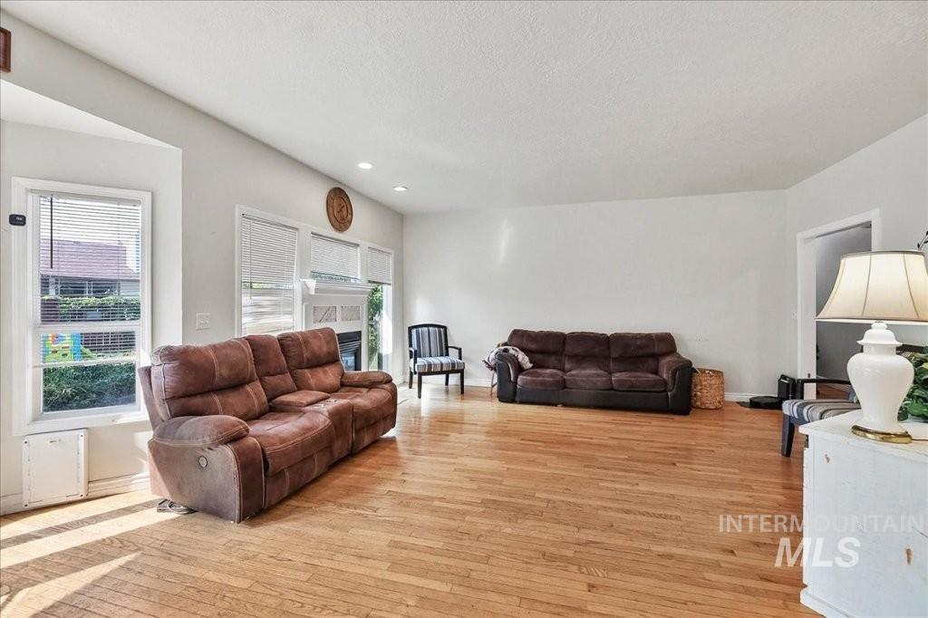 1965 E Meadow Wood St, Meridian, Idaho 83646, 3 Bedrooms, 2 Bathrooms, Residential For Sale, Price $469,000,MLS 98997072