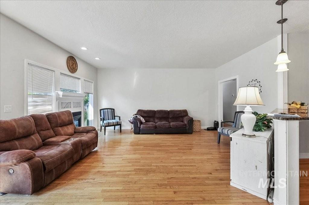 1965 E Meadow Wood St, Meridian, Idaho 83646, 3 Bedrooms, 2 Bathrooms, Residential For Sale, Price $469,000,MLS 98997072