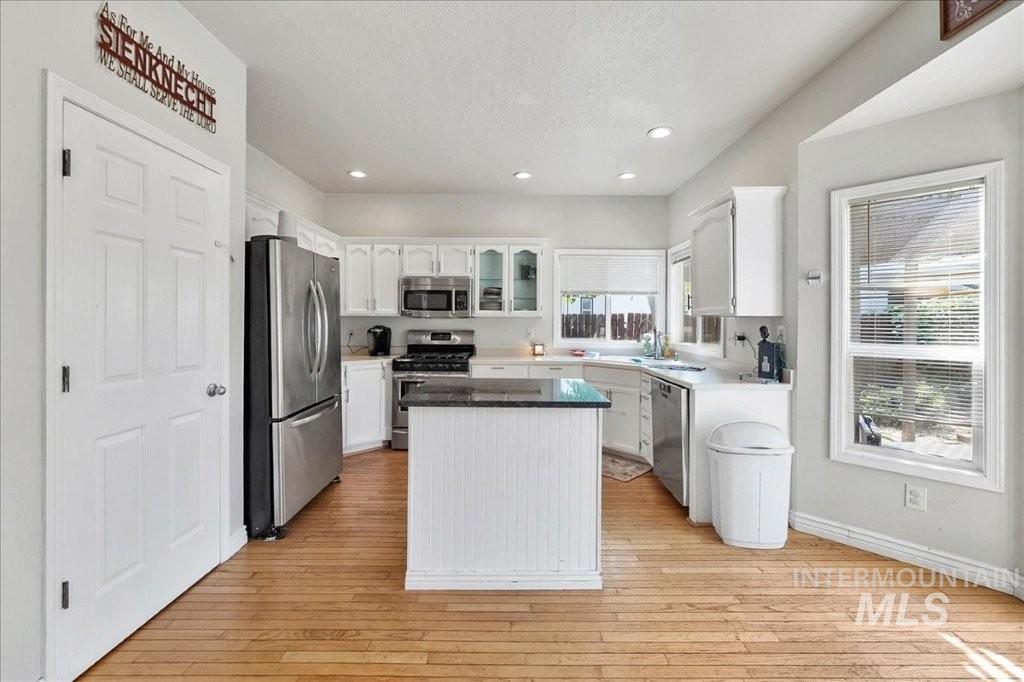 1965 E Meadow Wood St, Meridian, Idaho 83646, 3 Bedrooms, 2 Bathrooms, Residential For Sale, Price $469,000,MLS 98997072