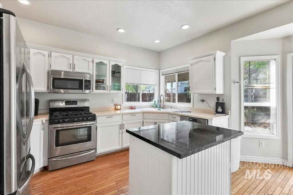 1965 E Meadow Wood St, Meridian, Idaho 83646, 3 Bedrooms, 2 Bathrooms, Residential For Sale, Price $469,000,MLS 98997072