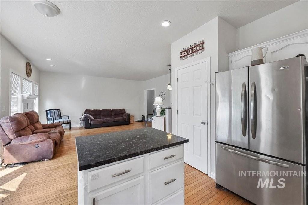 1965 E Meadow Wood St, Meridian, Idaho 83646, 3 Bedrooms, 2 Bathrooms, Residential For Sale, Price $469,000,MLS 98997072