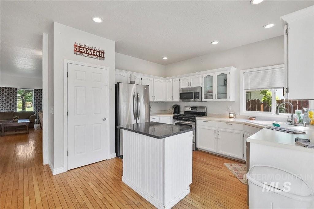 1965 E Meadow Wood St, Meridian, Idaho 83646, 3 Bedrooms, 2 Bathrooms, Residential For Sale, Price $469,000,MLS 98997072